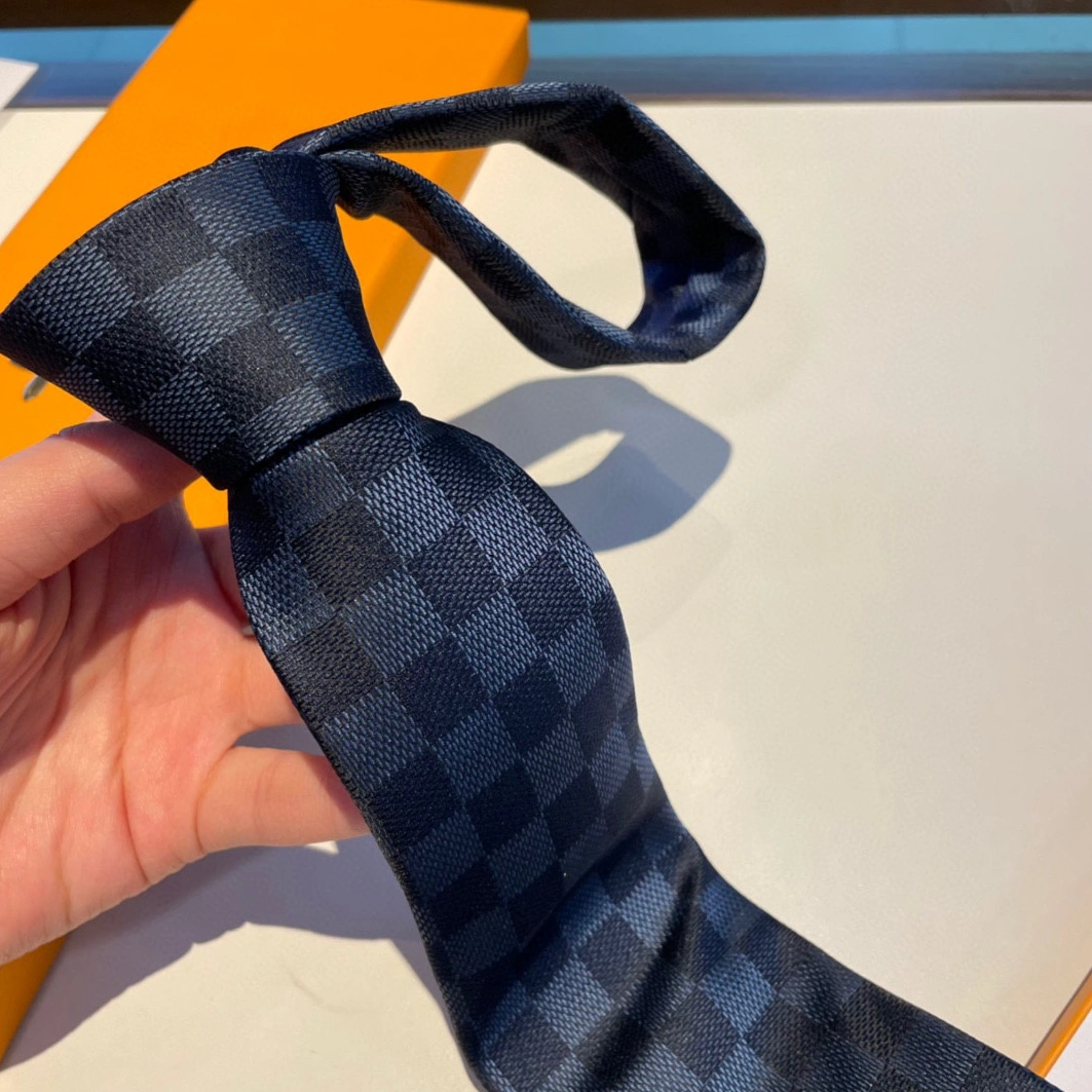 Louis Vuitton LV Necktie For Men Minimalist 8982