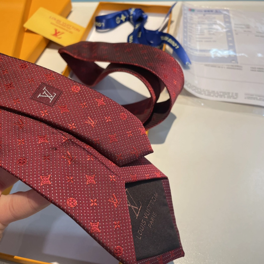 Louis Vuitton LV Necktie For Men Practical 2769