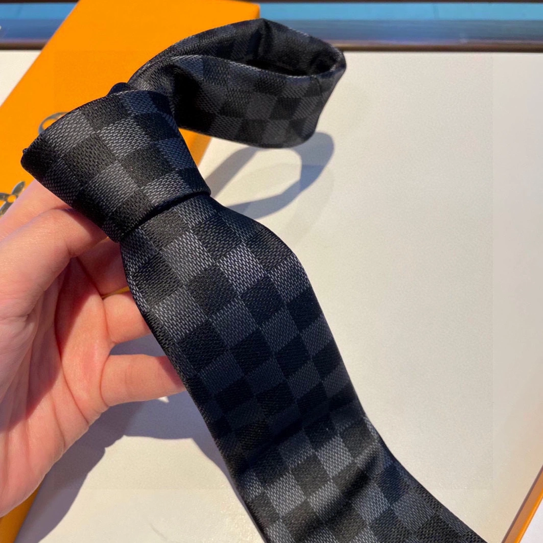 Louis Vuitton LV Necktie For Men Sophisticated 8912
