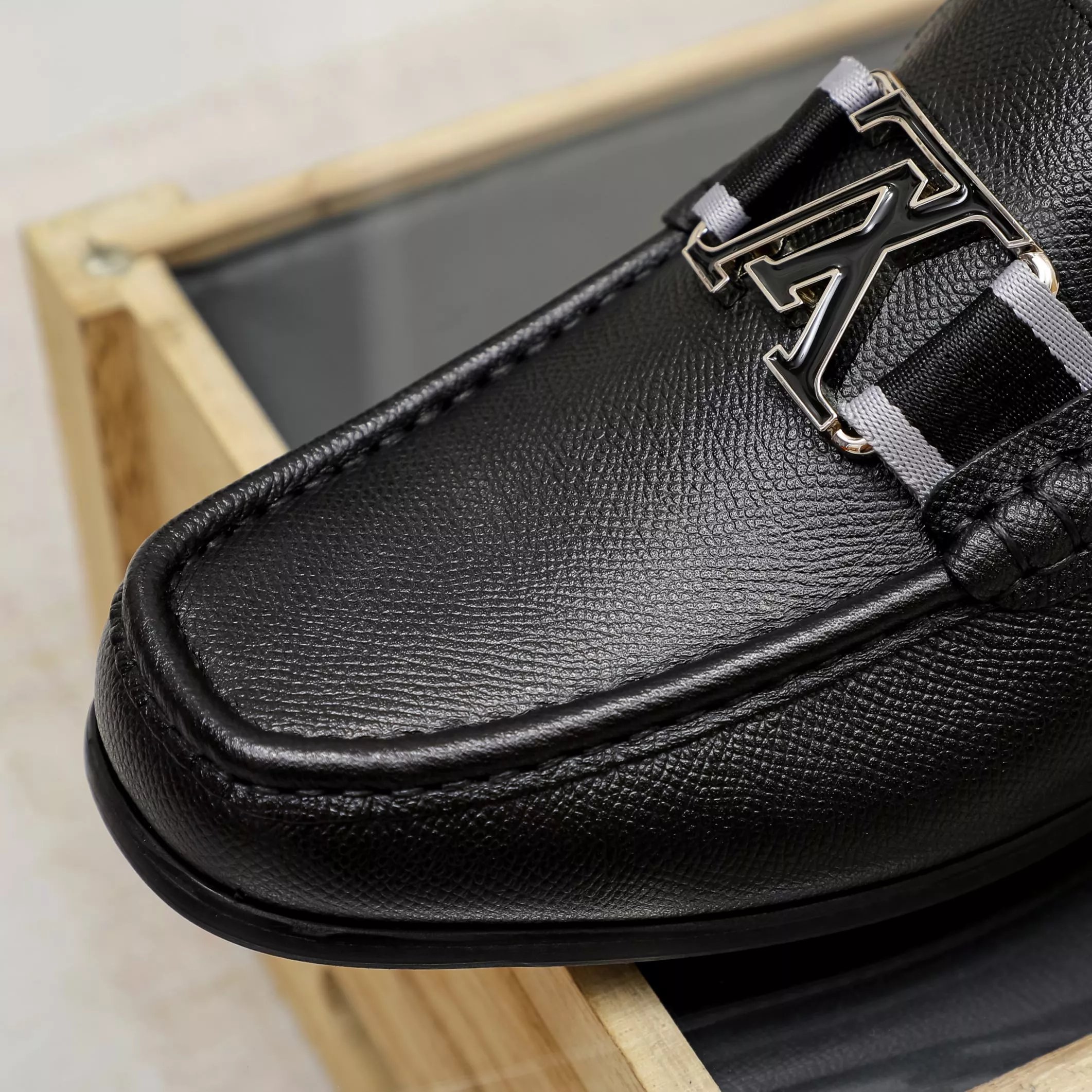 Louis Vuitton LV Oxfords Shoes For Men Bright 4906