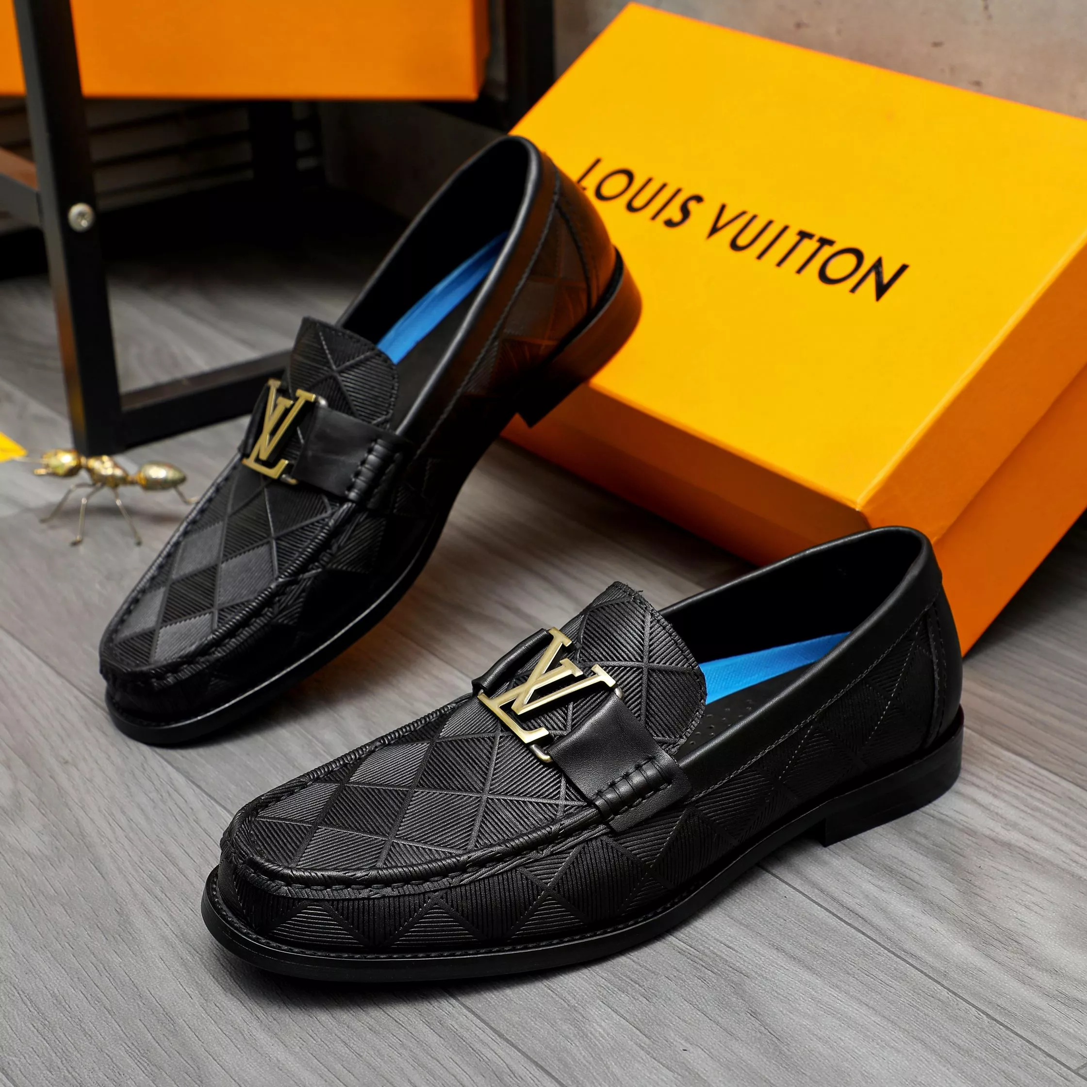 Louis Vuitton LV Oxfords Shoes For Men Compact 3646