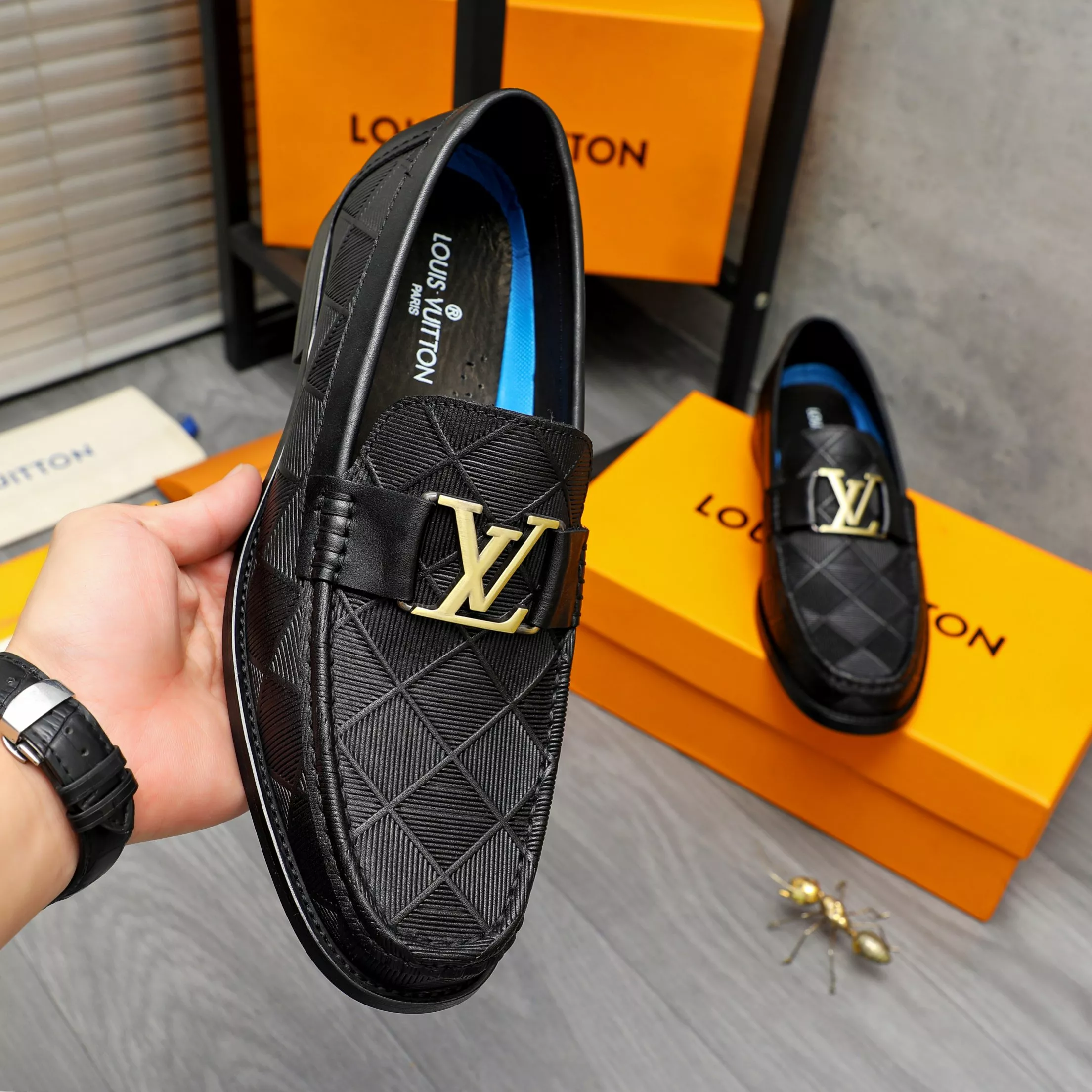 Louis Vuitton LV Oxfords Shoes For Men Compact 3646