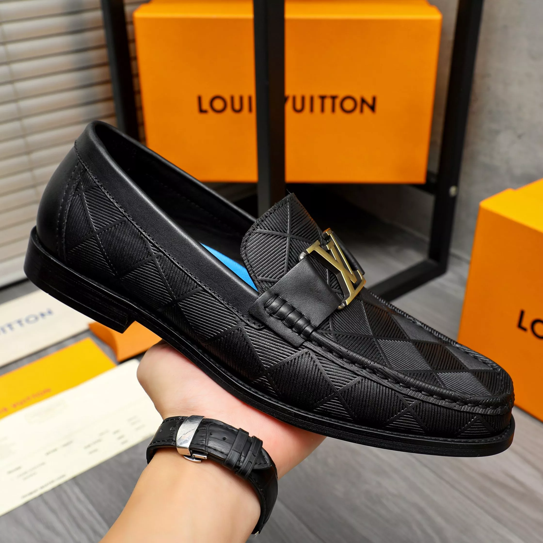Louis Vuitton LV Oxfords Shoes For Men Compact 3646