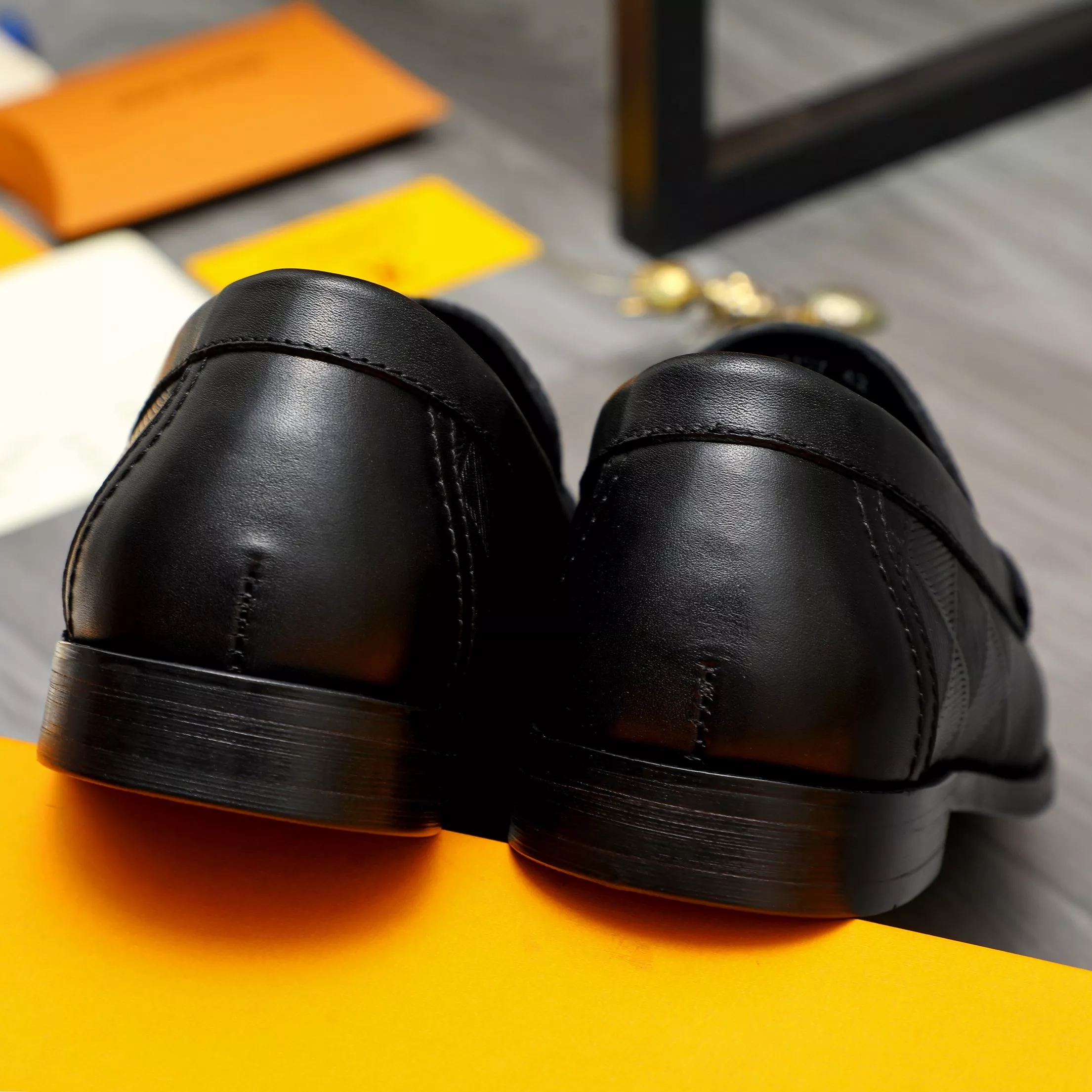 Louis Vuitton LV Oxfords Shoes For Men Compact 3646