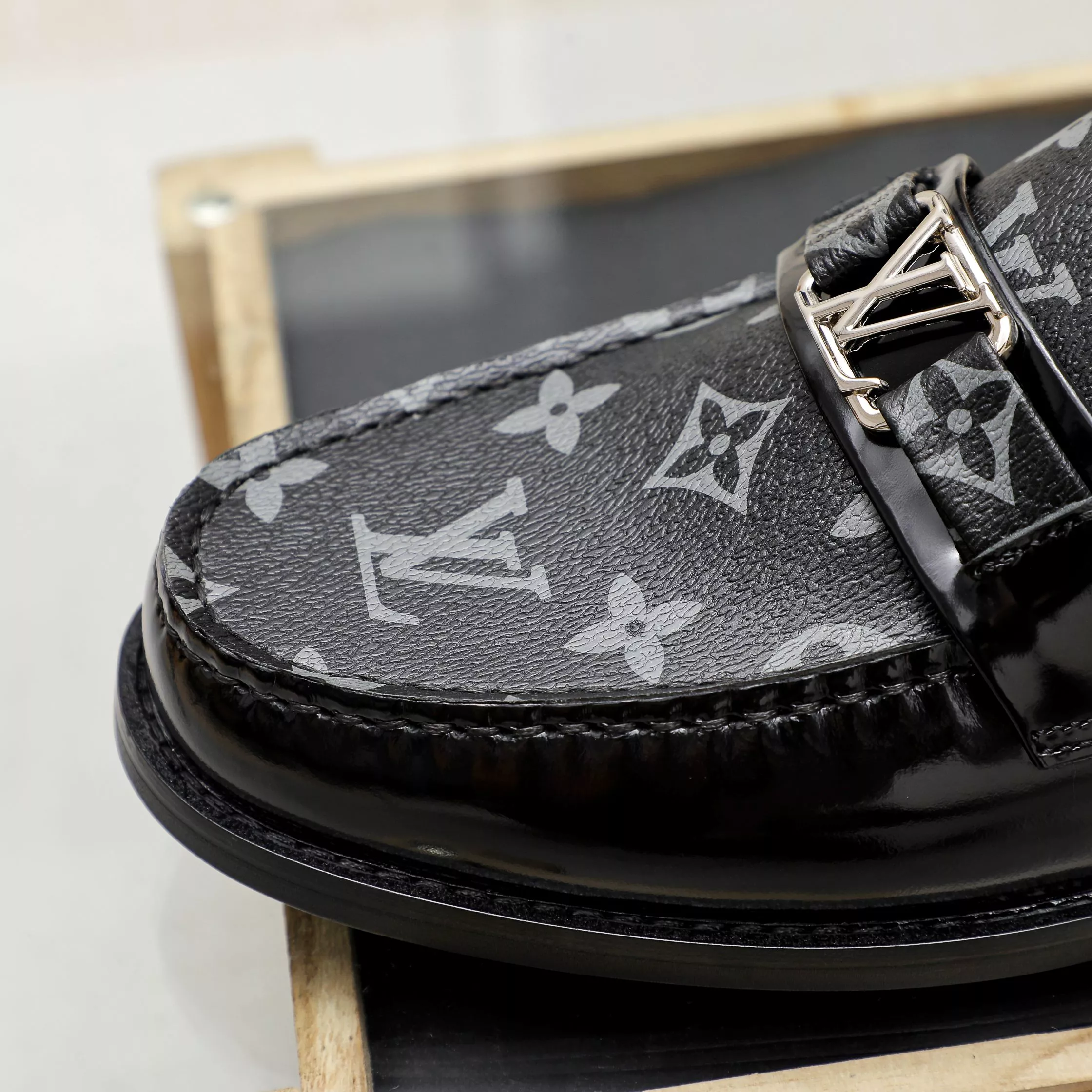 Louis Vuitton LV Oxfords Shoes For Men EasyMatch 5899