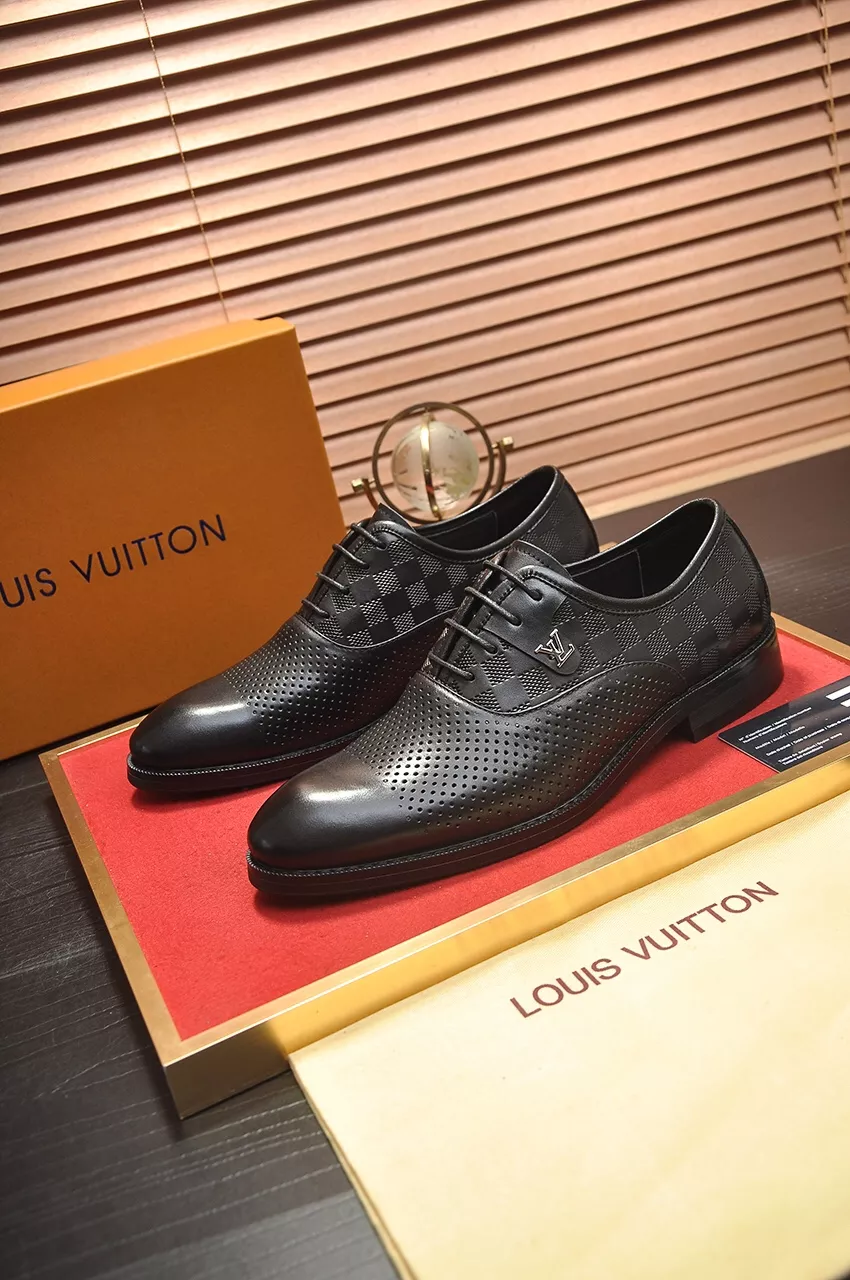 Louis Vuitton LV Oxfords Shoes For Men Minimalist 2257