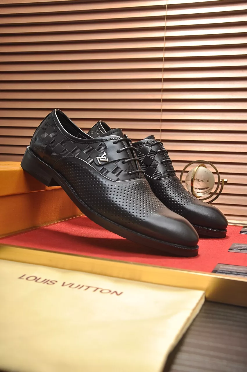 Louis Vuitton LV Oxfords Shoes For Men Minimalist 2257