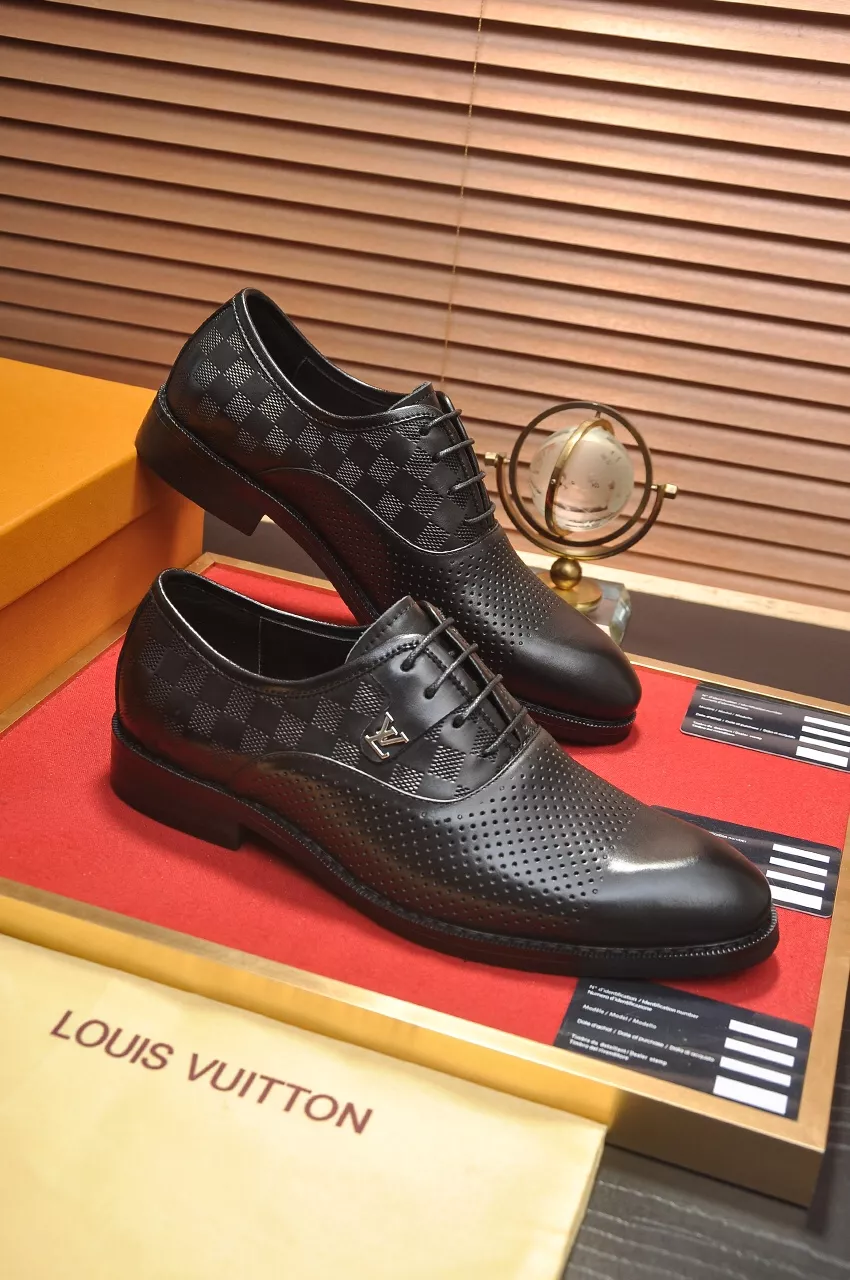 Louis Vuitton LV Oxfords Shoes For Men Minimalist 2257