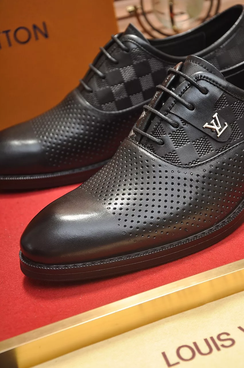 Louis Vuitton LV Oxfords Shoes For Men Minimalist 2257