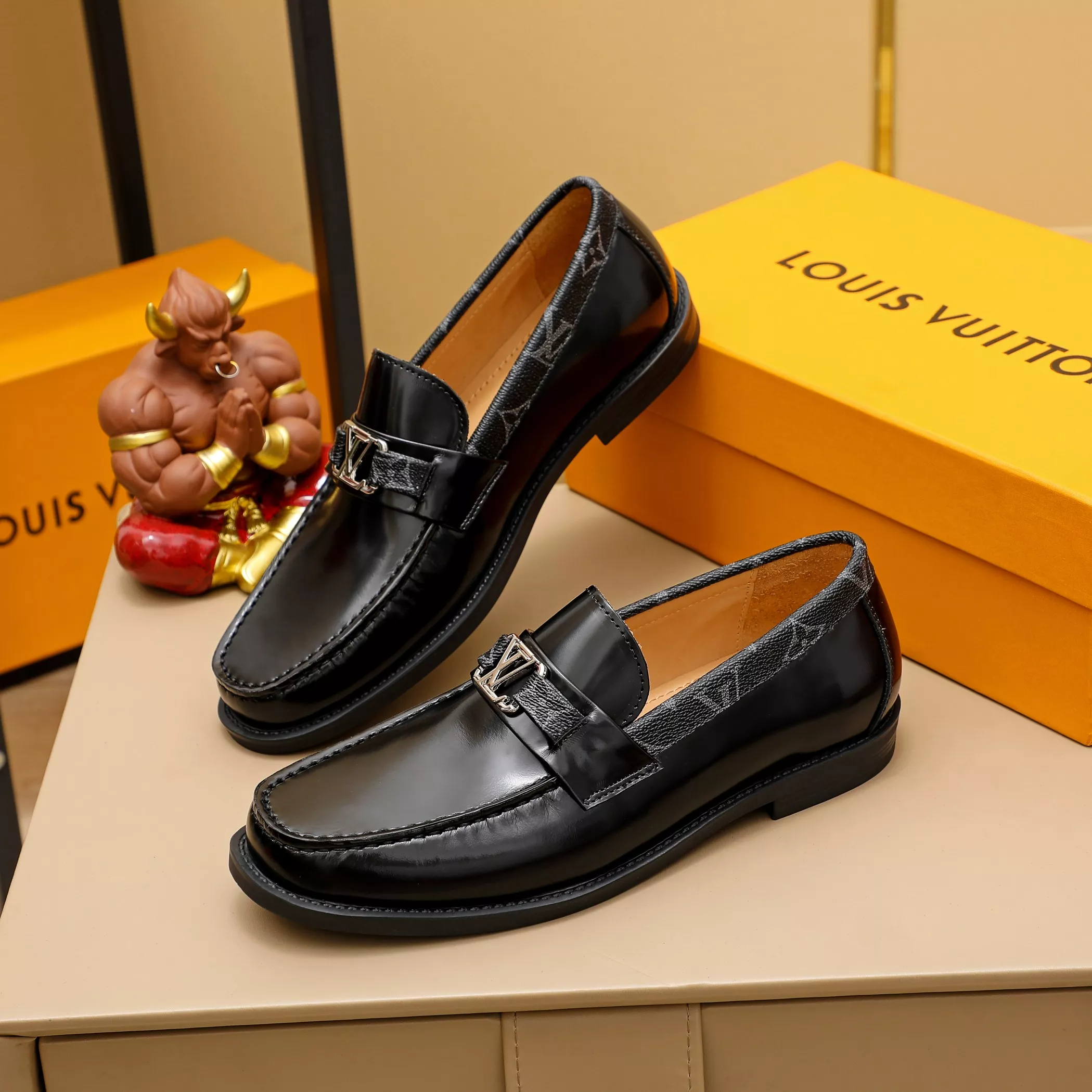 Louis Vuitton LV Oxfords Shoes For Men Minimalist 6485