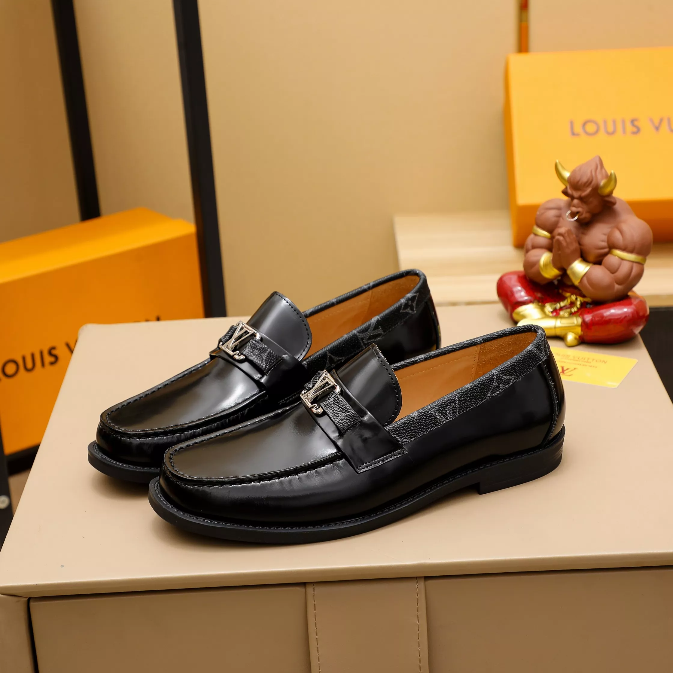 Louis Vuitton LV Oxfords Shoes For Men Minimalist 6485