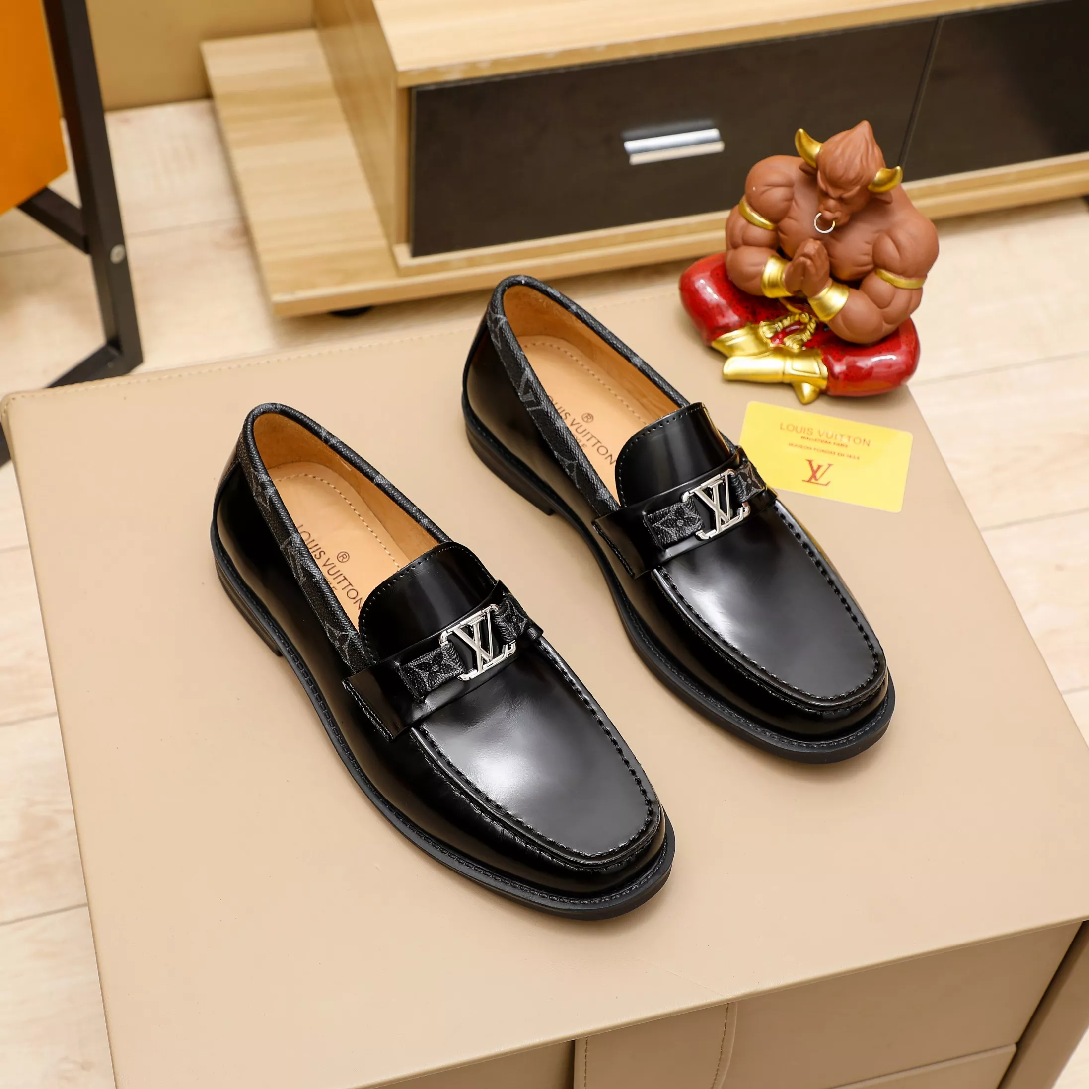 Louis Vuitton LV Oxfords Shoes For Men Minimalist 6485