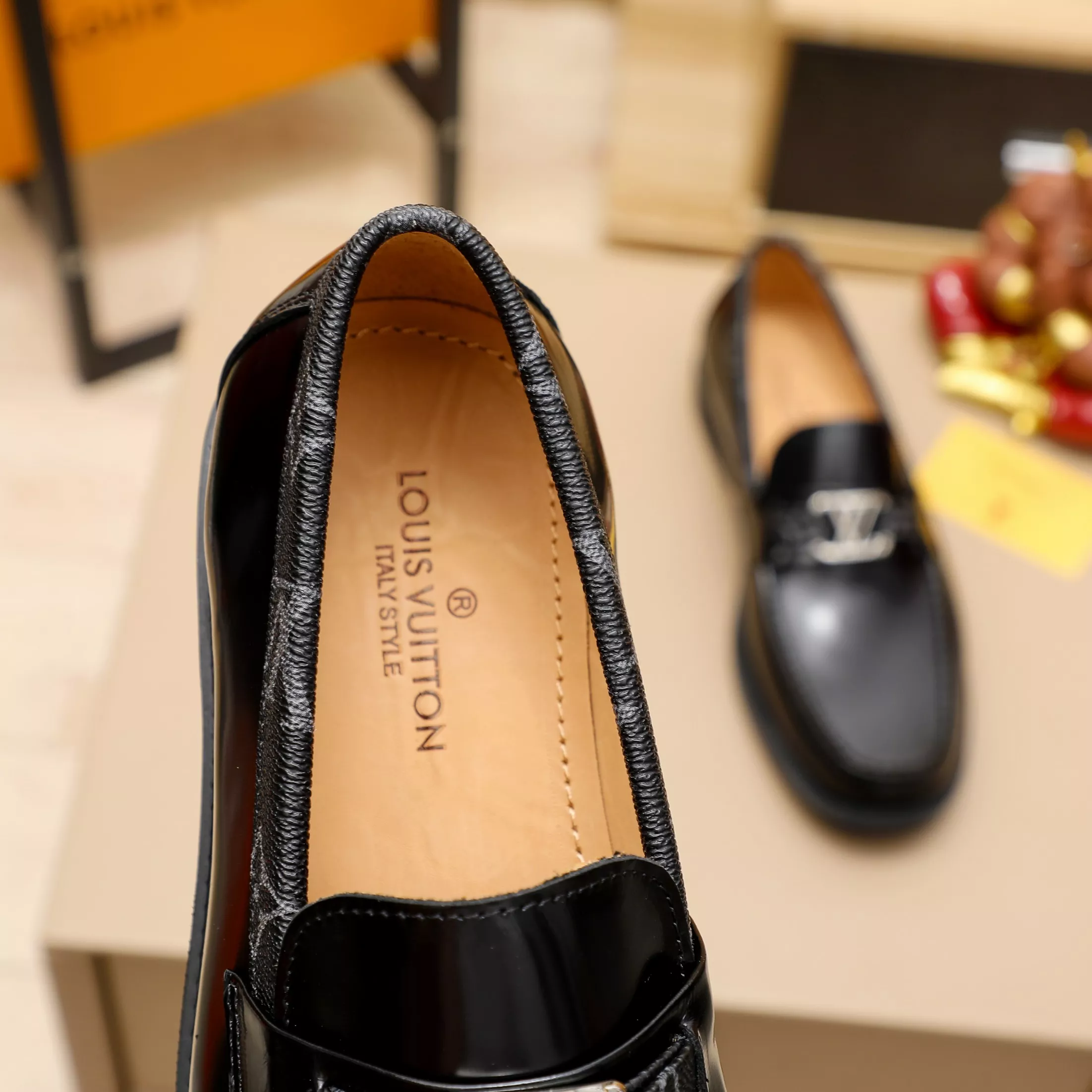 Louis Vuitton LV Oxfords Shoes For Men Minimalist 6485