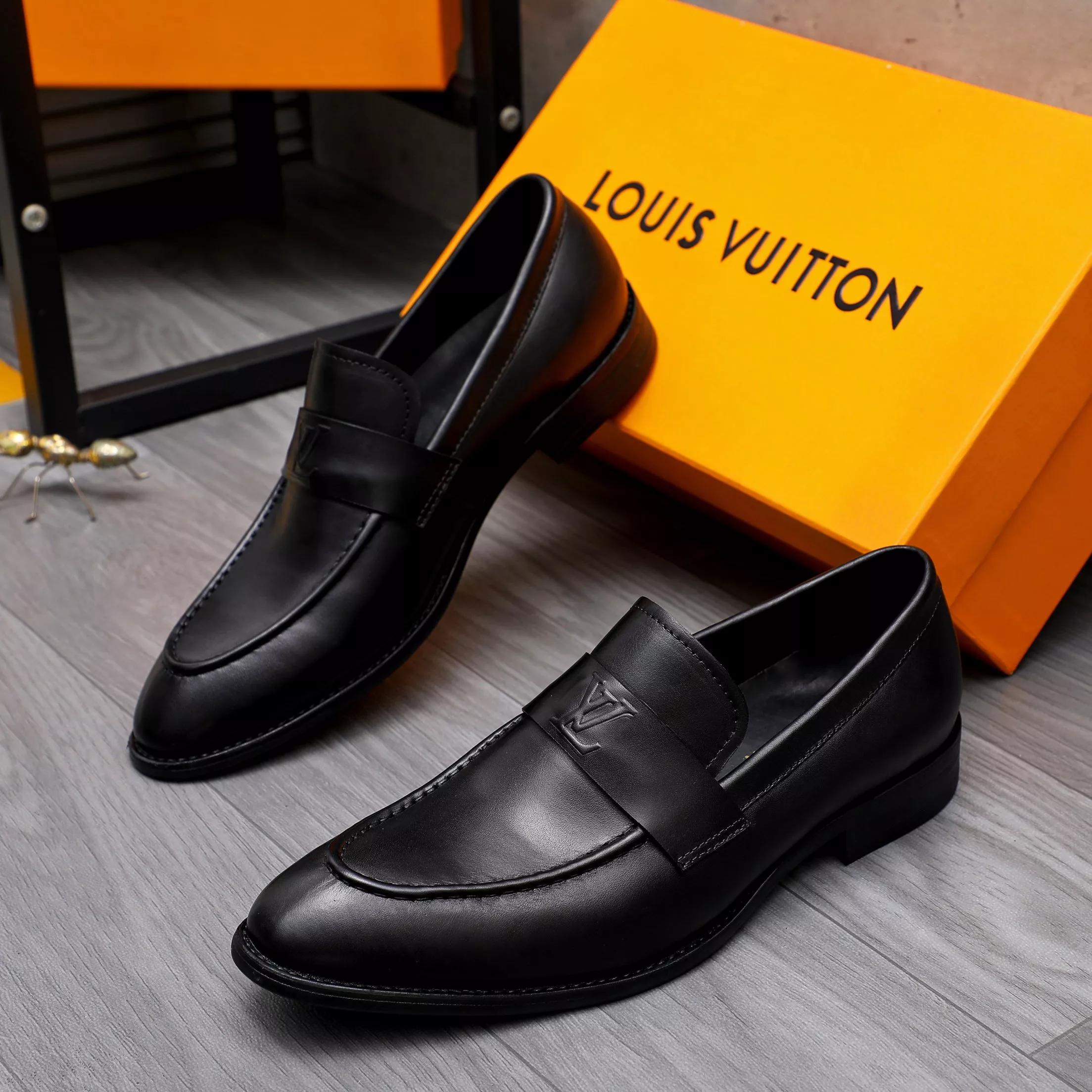 Louis Vuitton LV Oxfords Shoes For Men Practical 9616