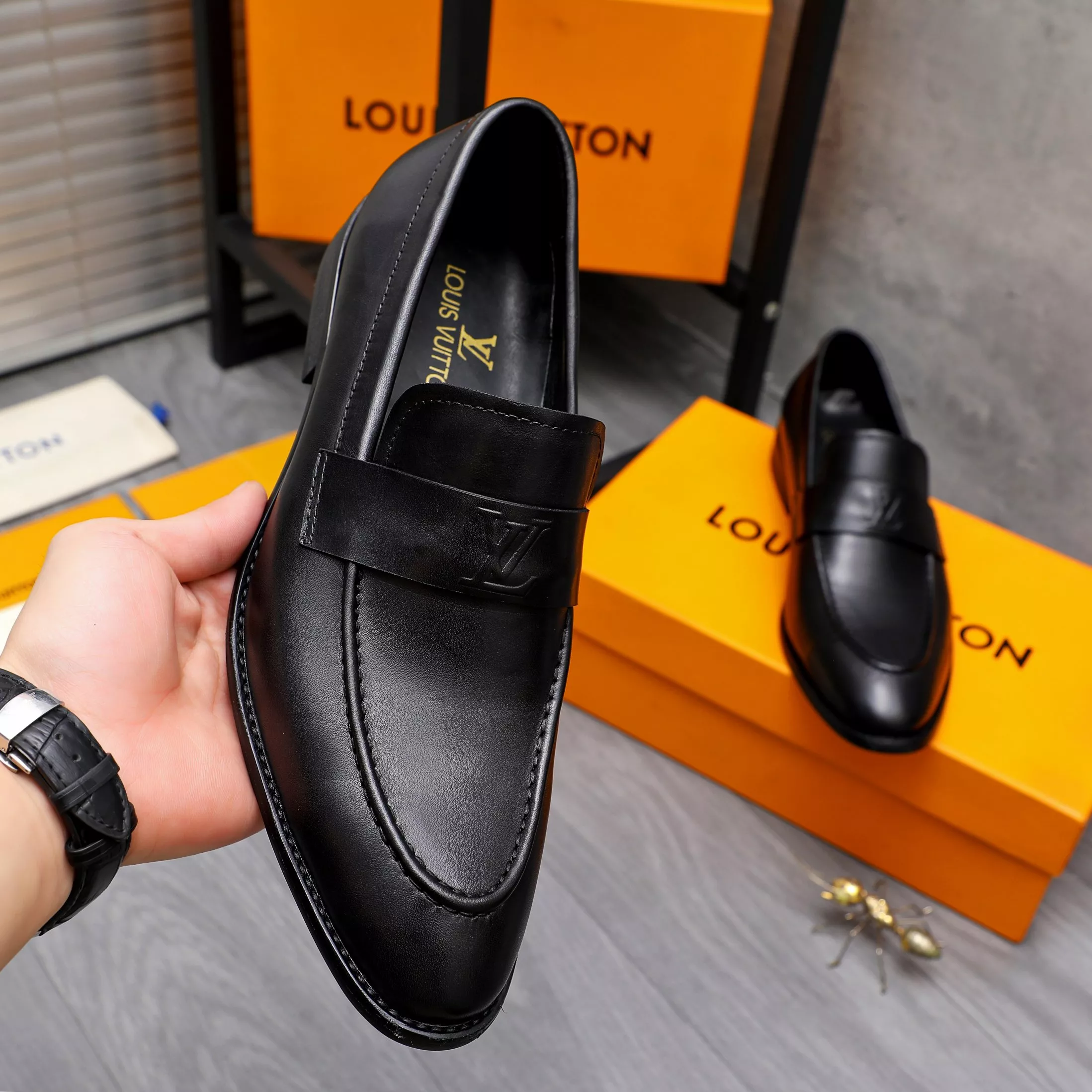 Louis Vuitton LV Oxfords Shoes For Men Practical 9616