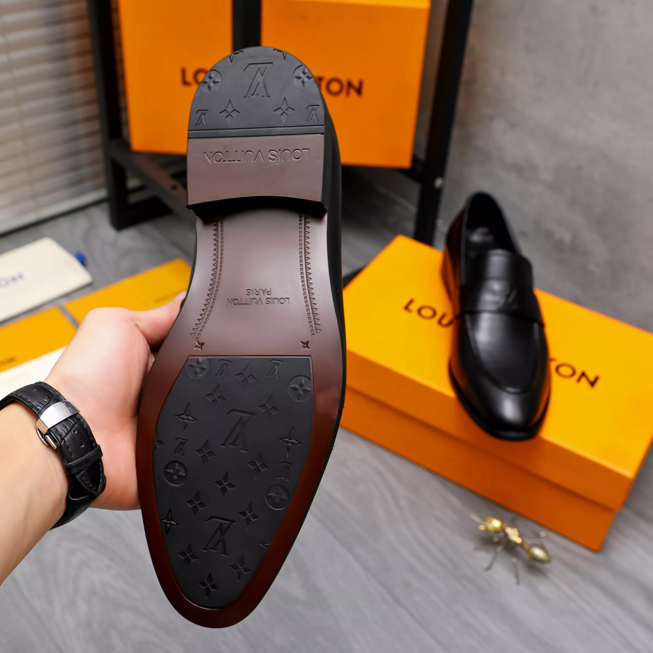 Louis Vuitton LV Oxfords Shoes For Men Practical 9616