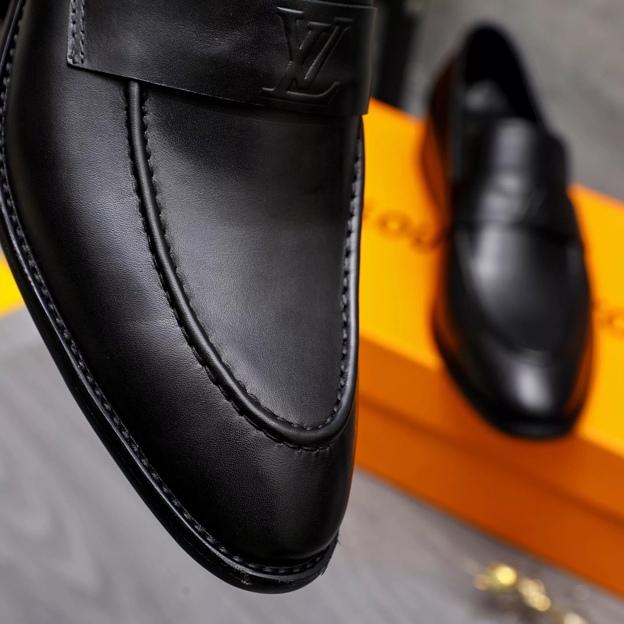 Louis Vuitton LV Oxfords Shoes For Men Practical 9616