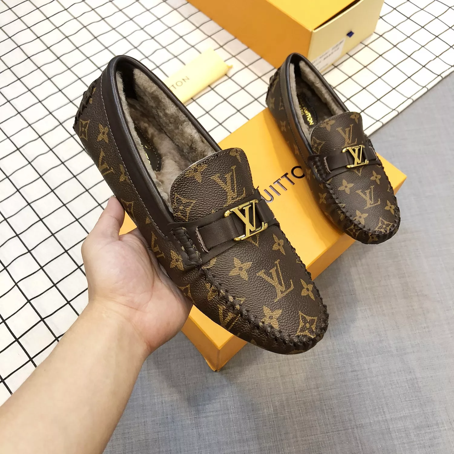 Louis Vuitton LV Oxfords Shoes For Men Sleek 3920