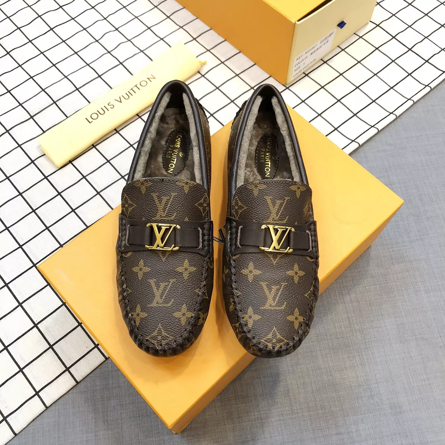 Louis Vuitton LV Oxfords Shoes For Men Sleek 3920