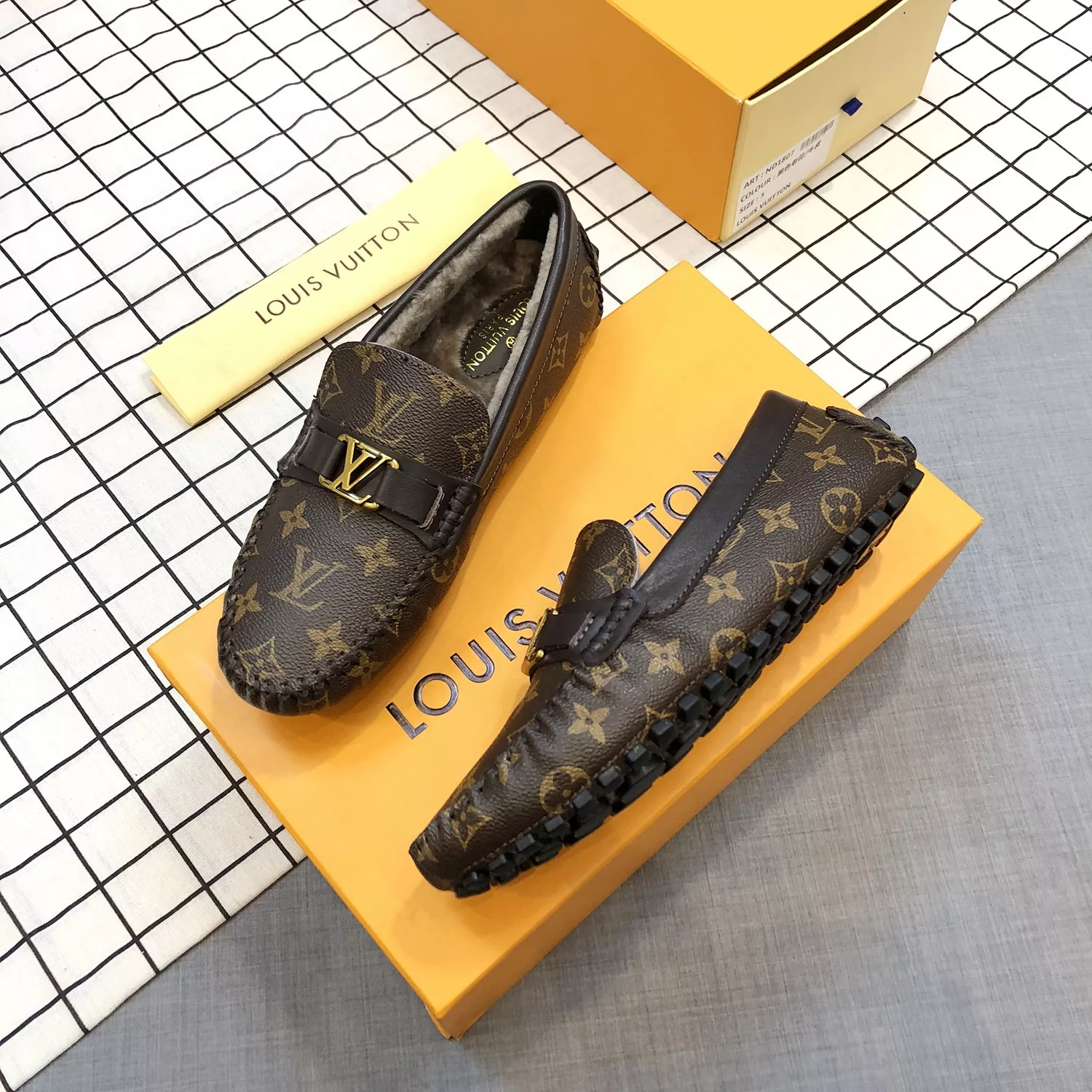 Louis Vuitton LV Oxfords Shoes For Men Sleek 3920