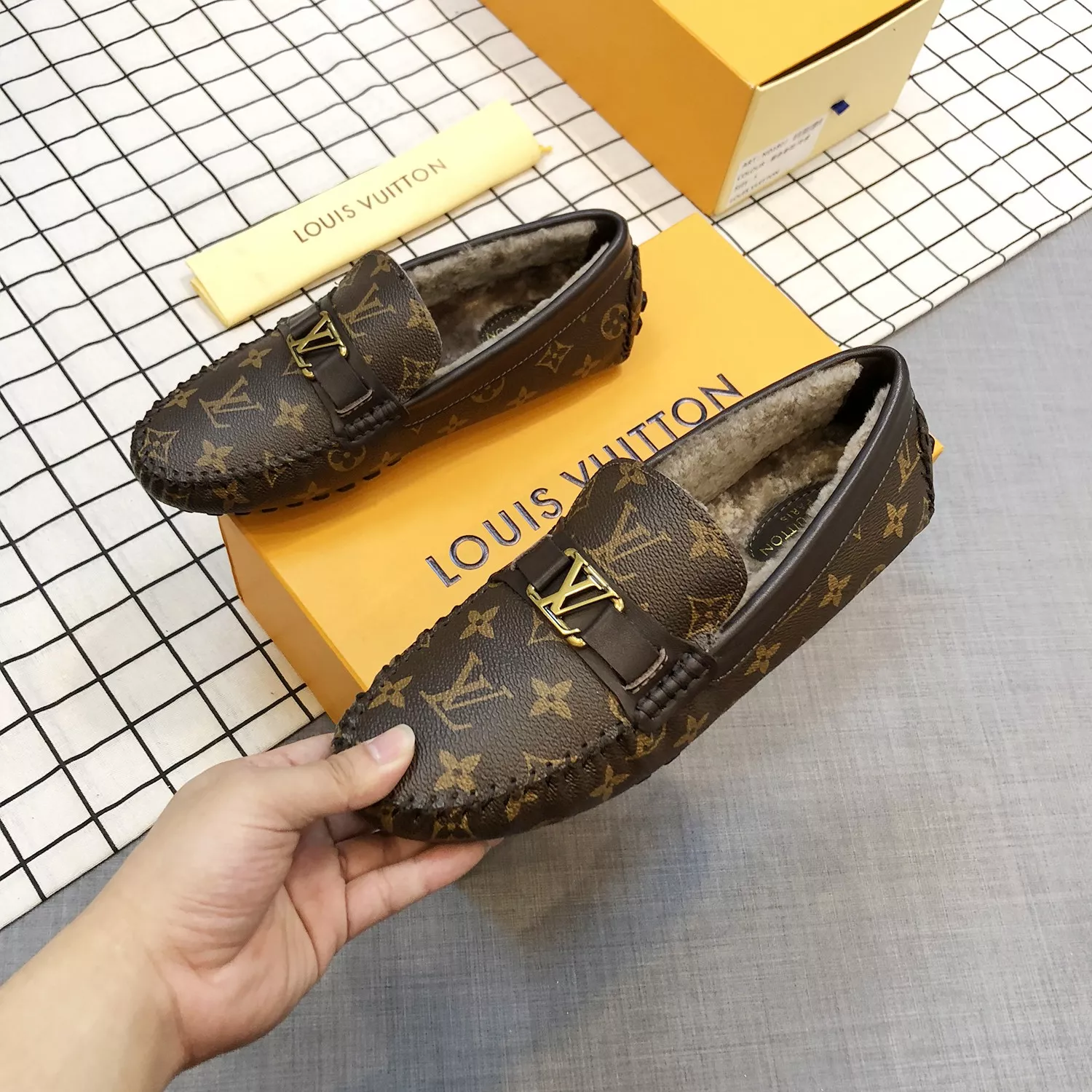 Louis Vuitton LV Oxfords Shoes For Men Sleek 3920