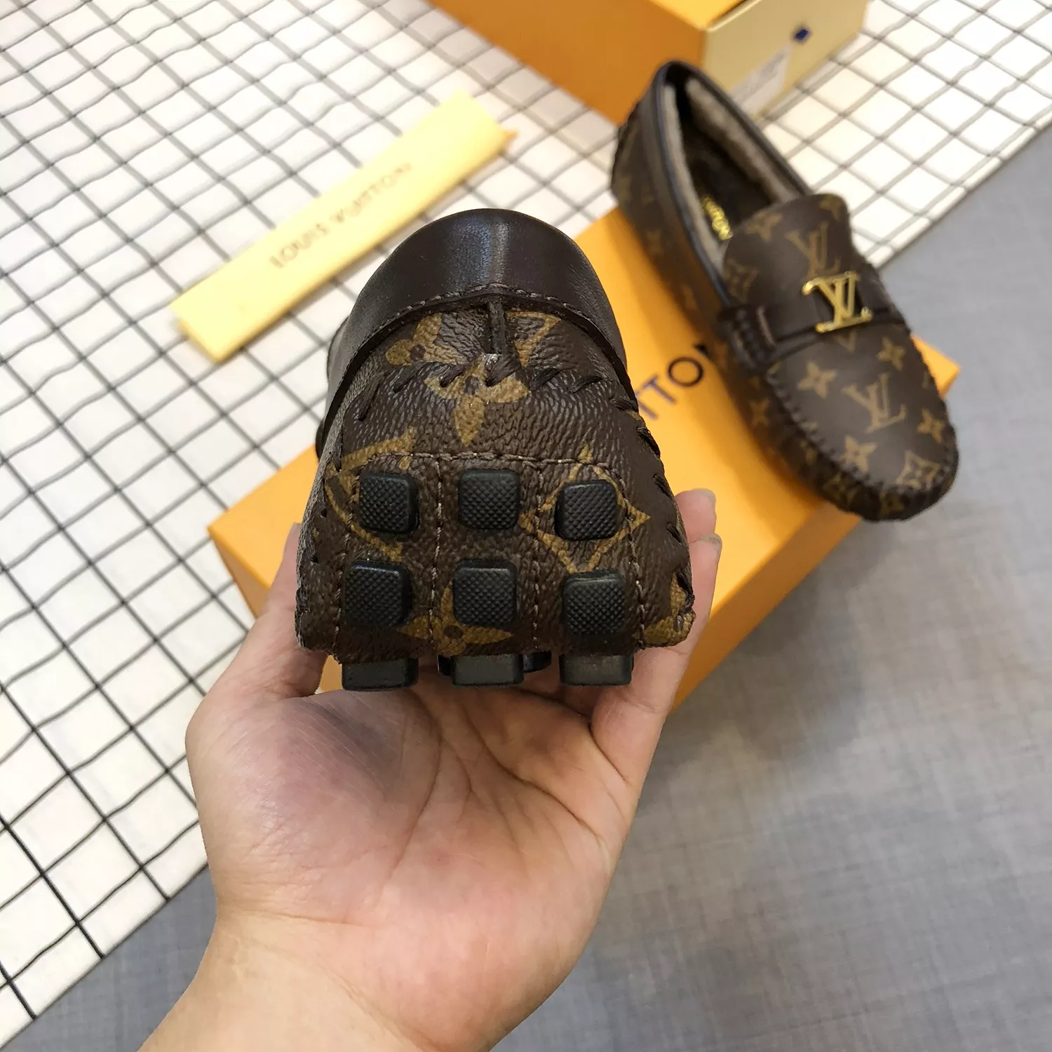Louis Vuitton LV Oxfords Shoes For Men Sleek 3920