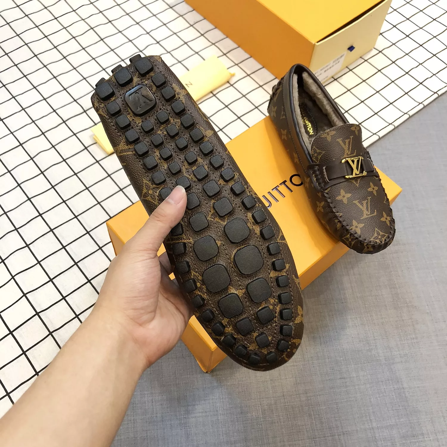 Louis Vuitton LV Oxfords Shoes For Men Sleek 3920