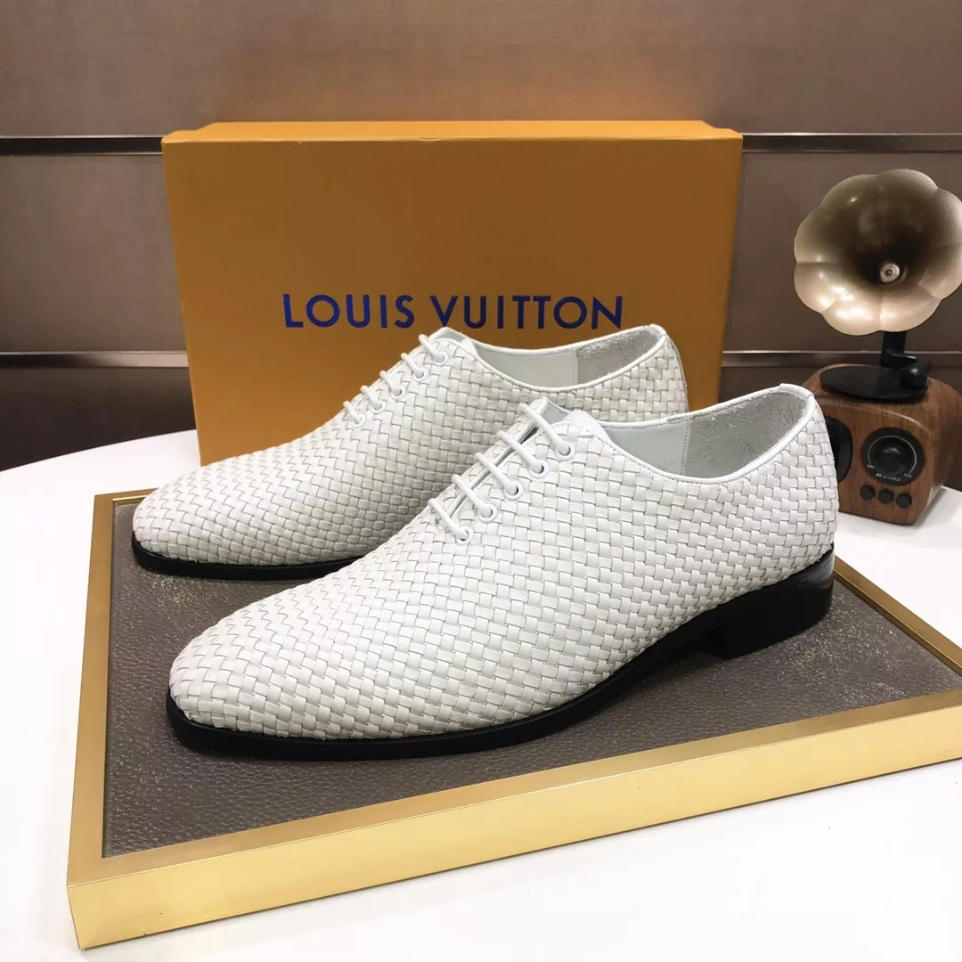 Louis Vuitton LV Oxfords Shoes For Men Sleek 6652