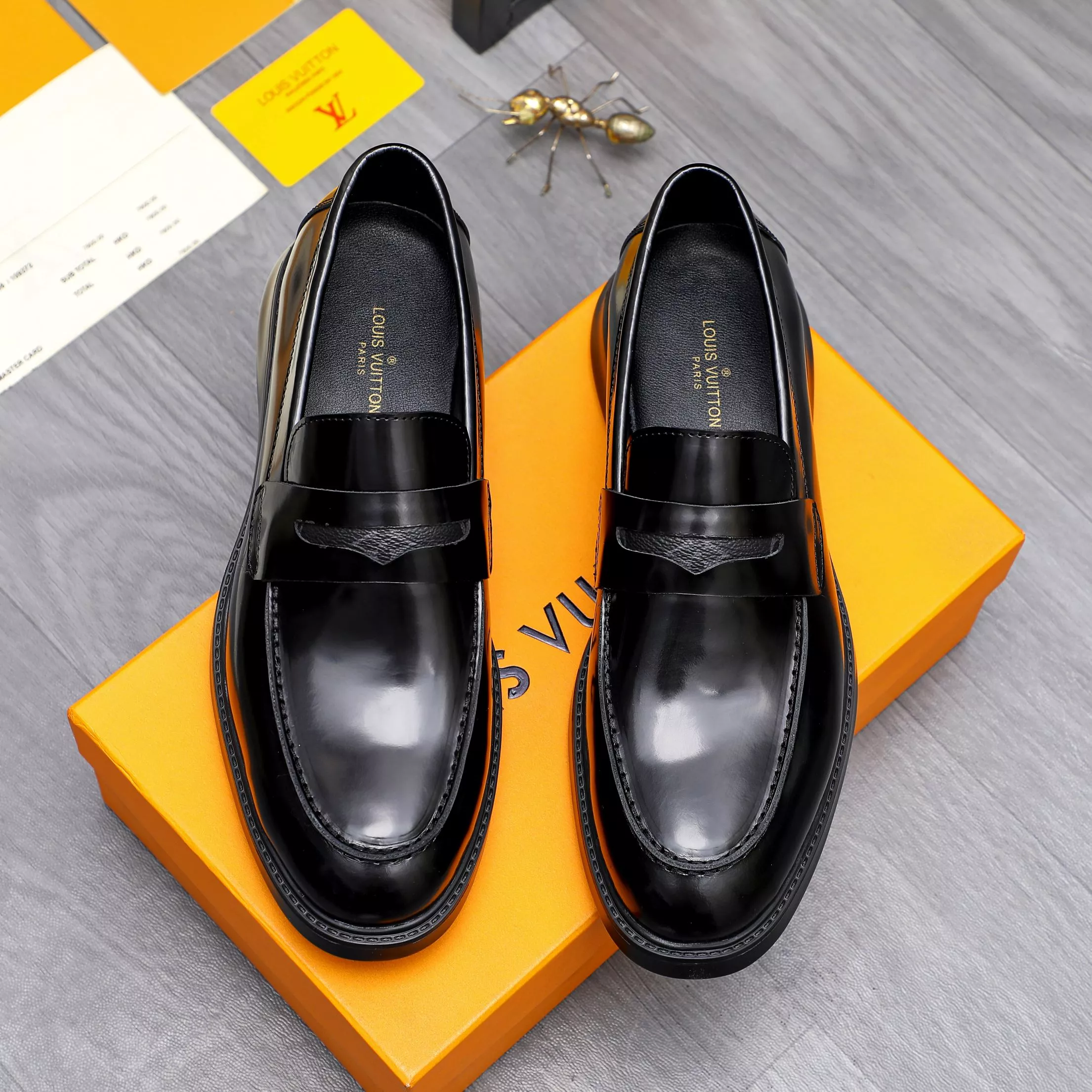 Louis Vuitton LV Oxfords Shoes For Men Sleek 8474