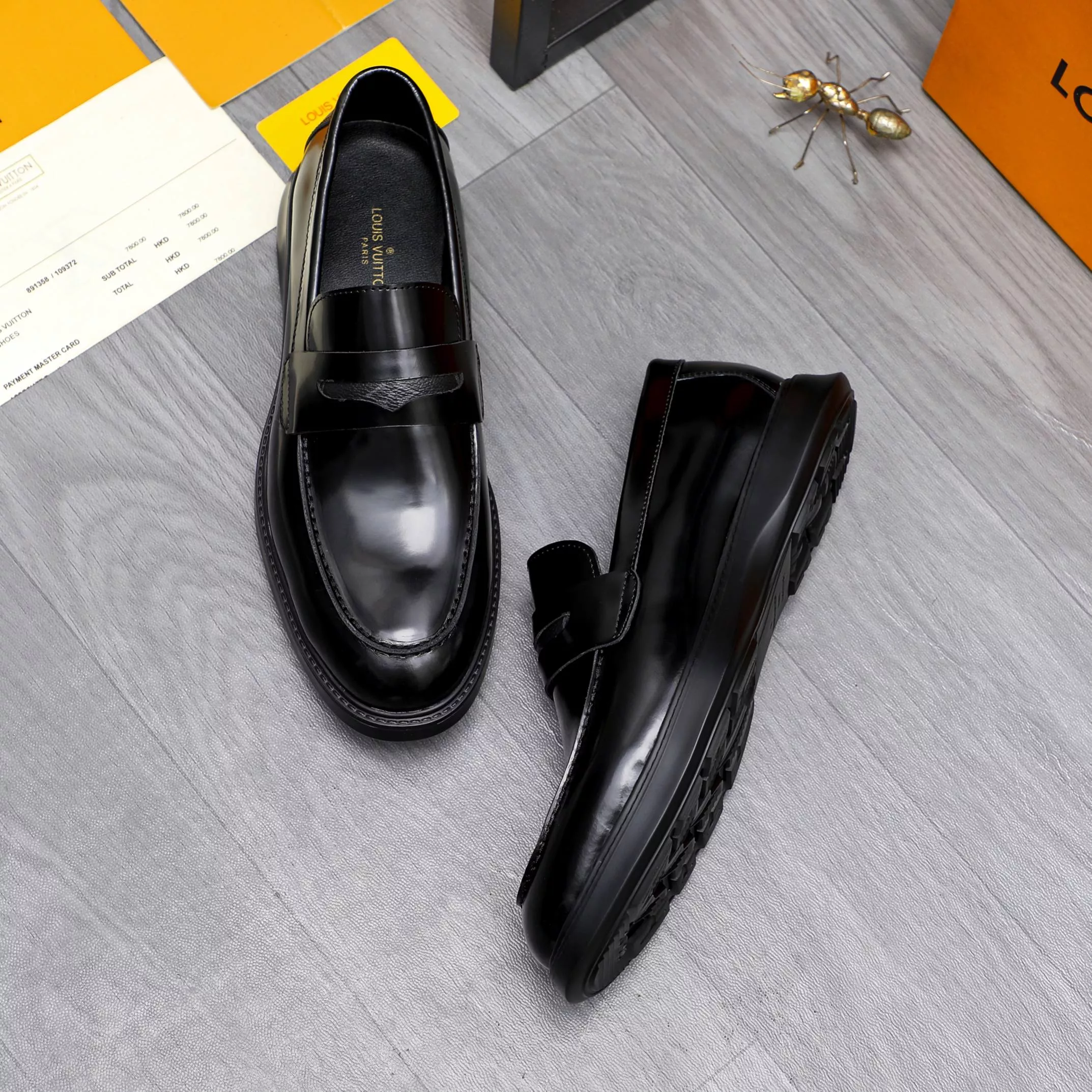 Louis Vuitton LV Oxfords Shoes For Men Sleek 8474