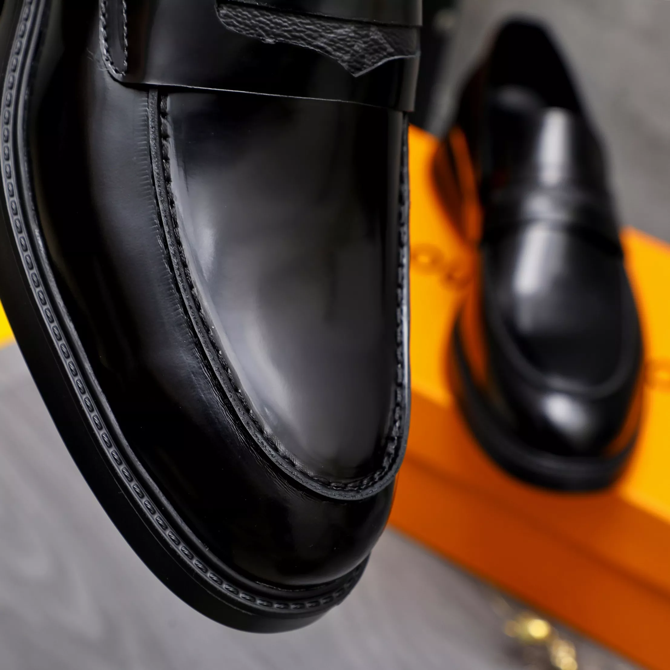 Louis Vuitton LV Oxfords Shoes For Men Sleek 8474