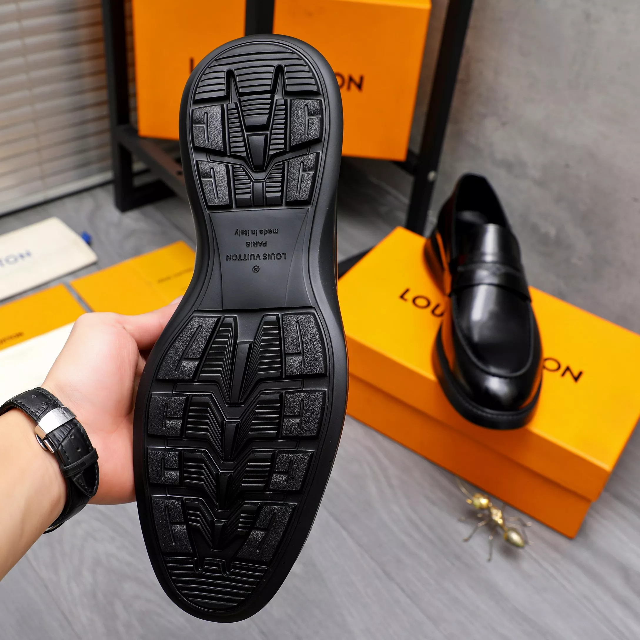 Louis Vuitton LV Oxfords Shoes For Men Sleek 8474