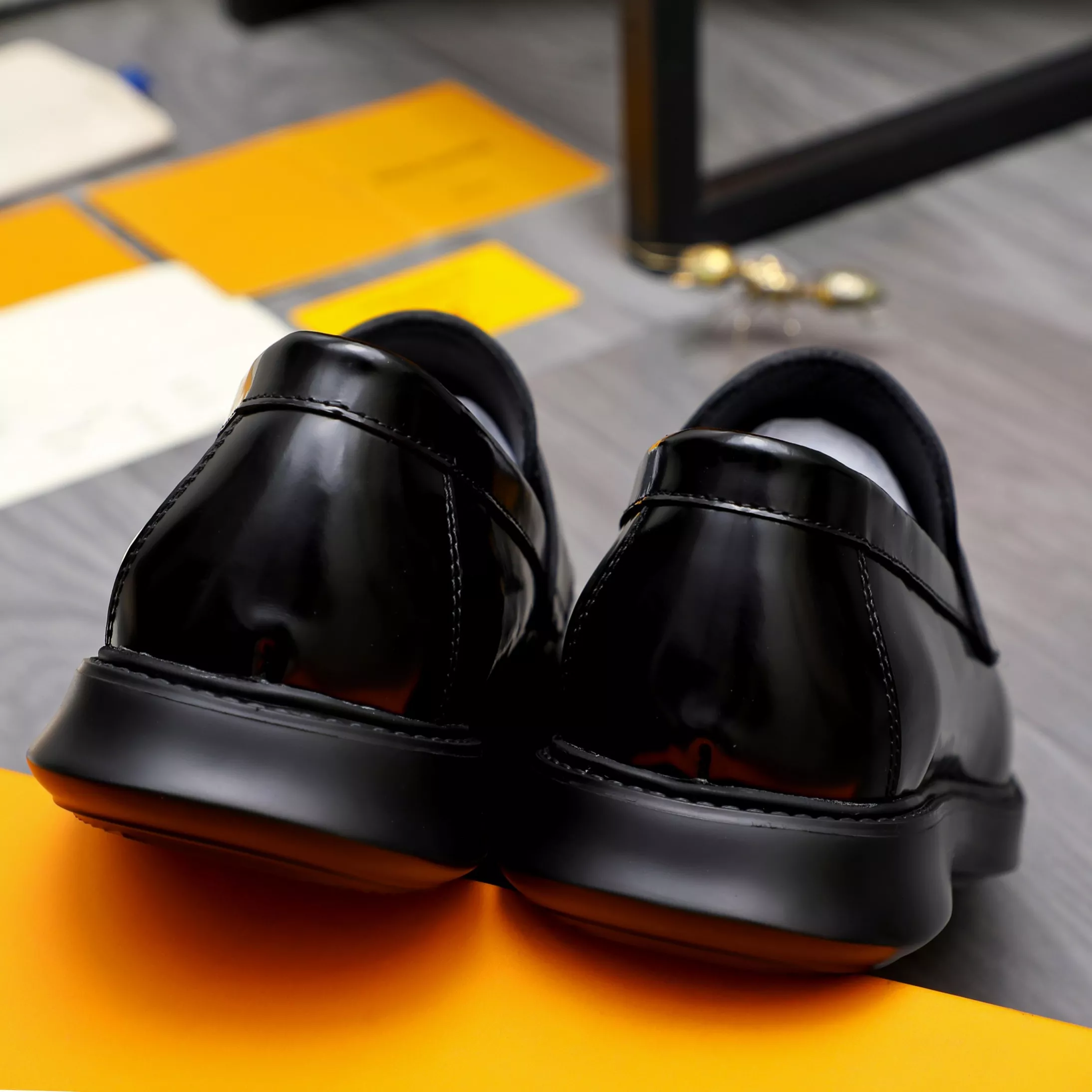 Louis Vuitton LV Oxfords Shoes For Men Sleek 8474