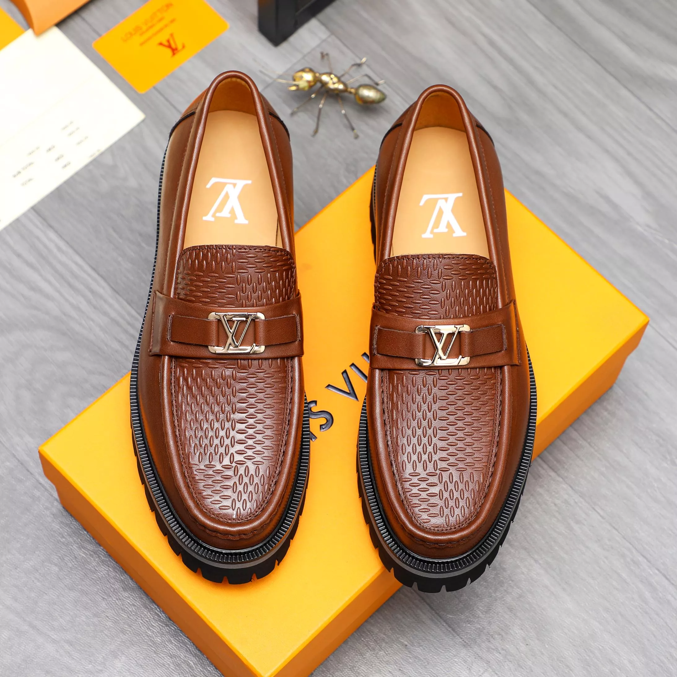 Louis Vuitton LV Oxfords Shoes For Men Vibrant 1978