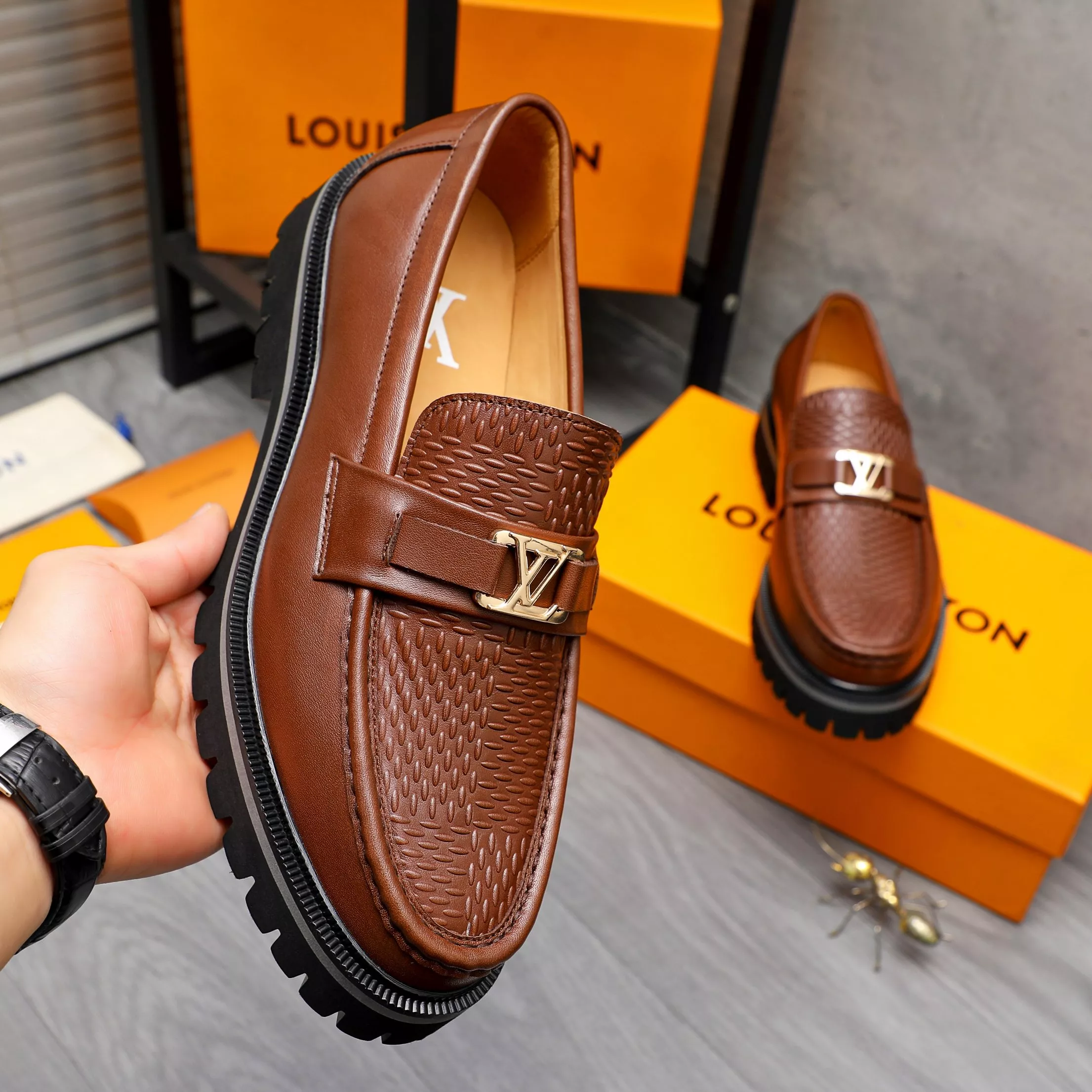 Louis Vuitton LV Oxfords Shoes For Men Vibrant 1978