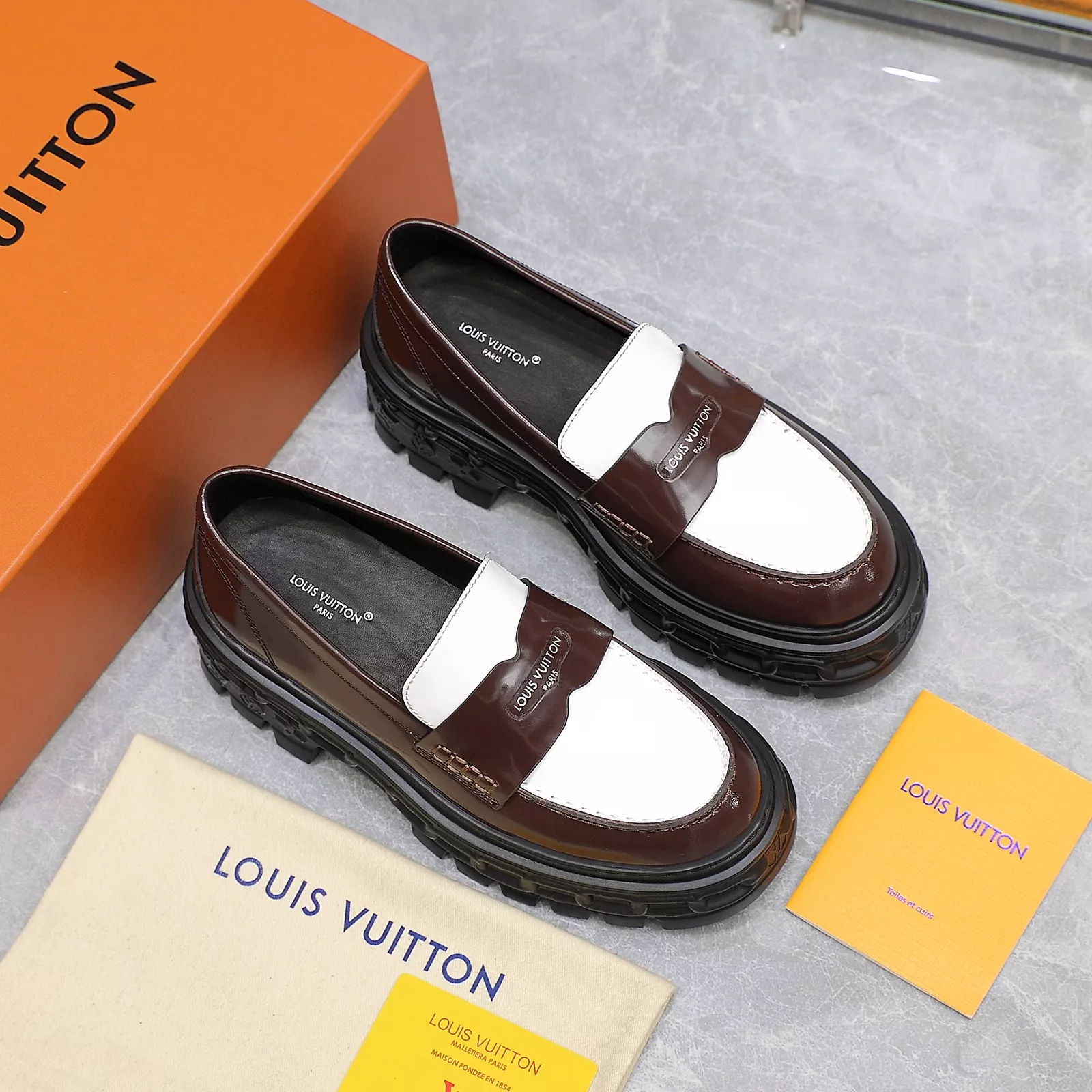 Louis Vuitton LV Oxfords Shoes For Women Minimalist 2374