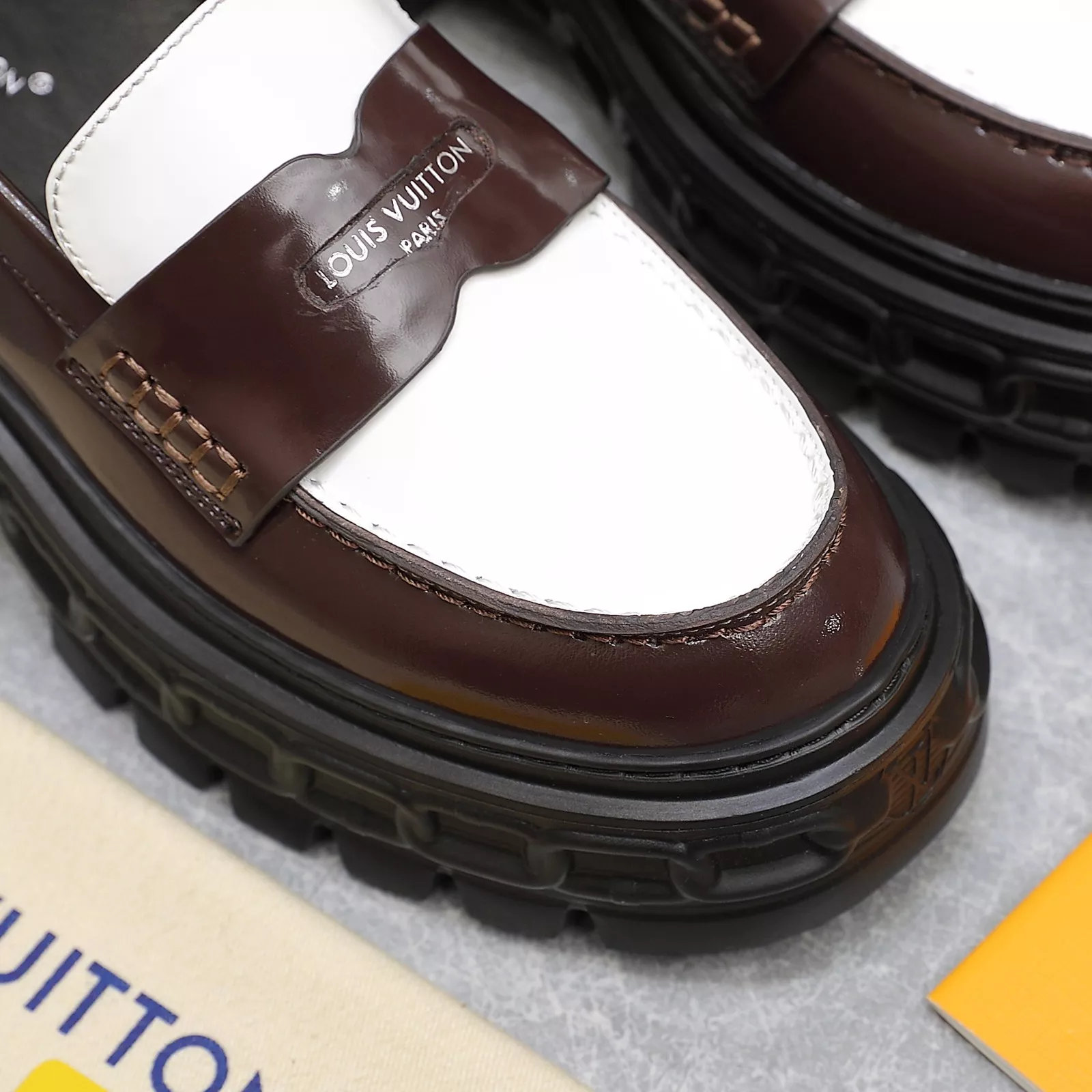 Louis Vuitton LV Oxfords Shoes For Women Minimalist 2374