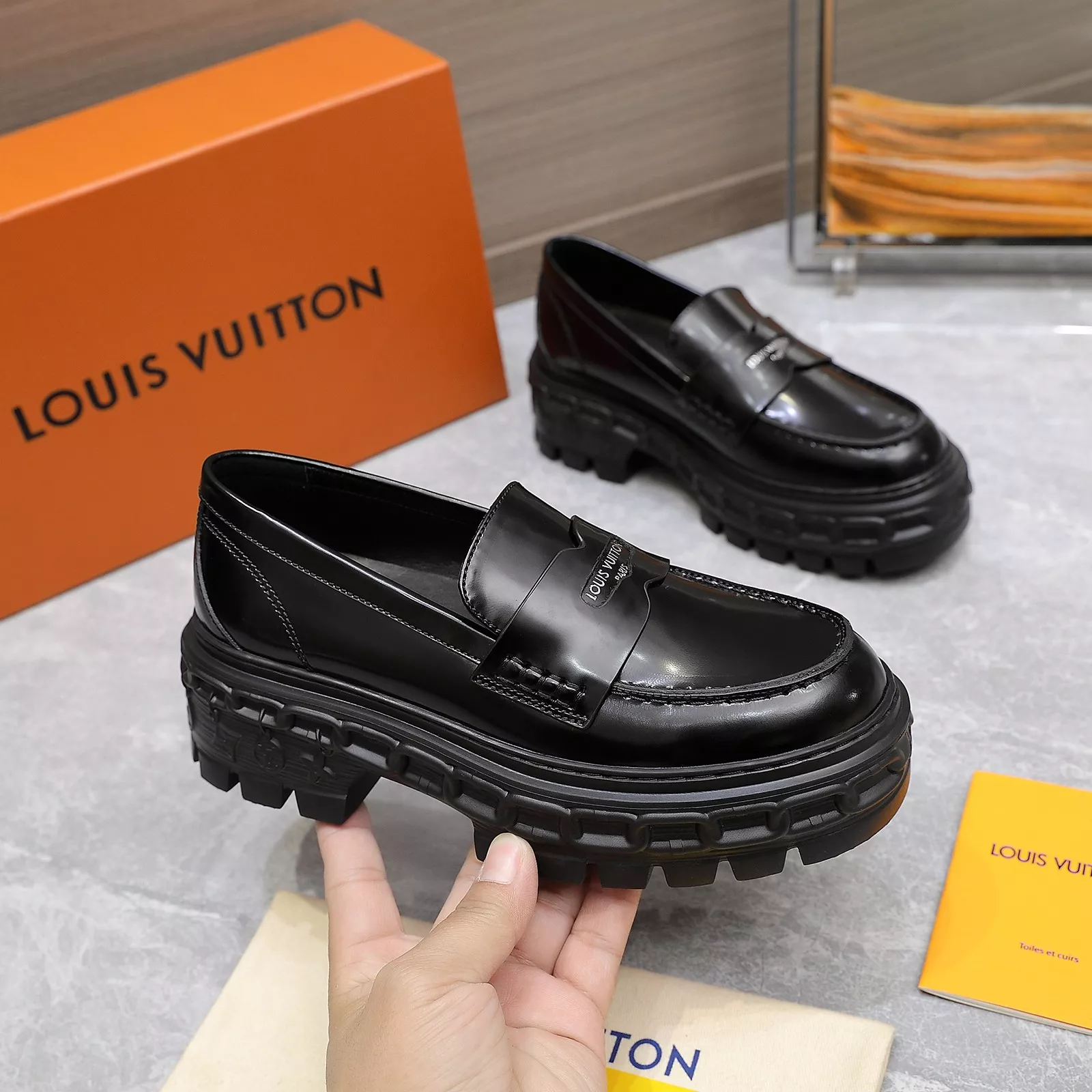 Louis Vuitton LV Oxfords Shoes For Women Popular 3008