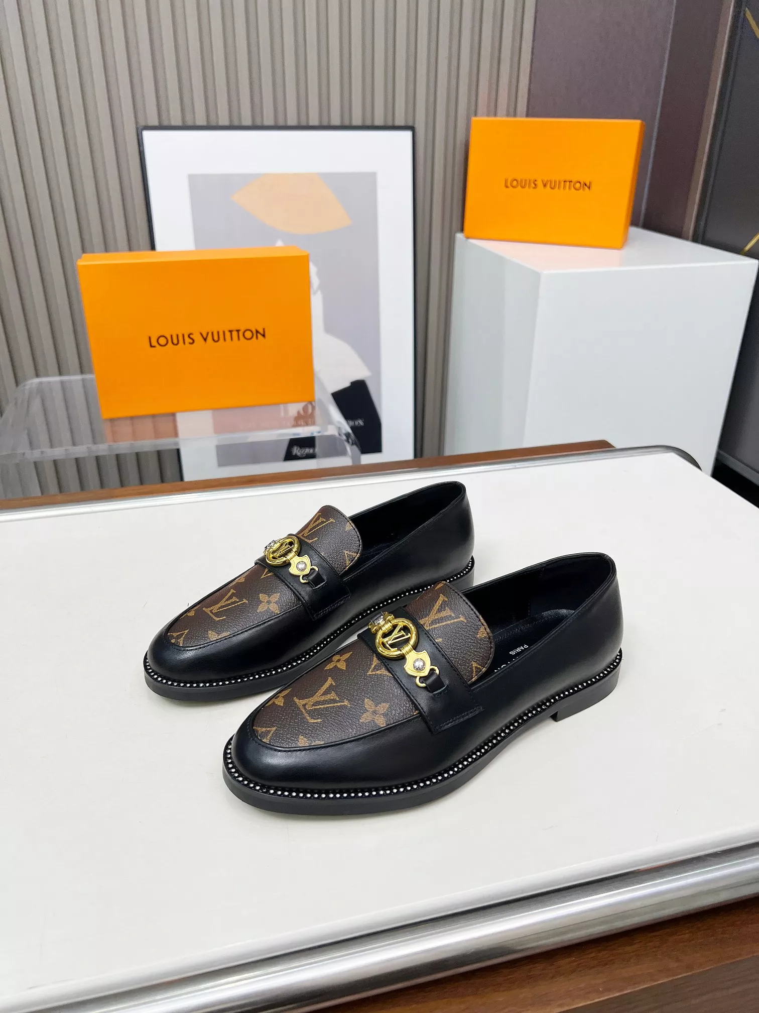 Louis Vuitton LV Oxfords Shoes For Women Sophisticated 5347