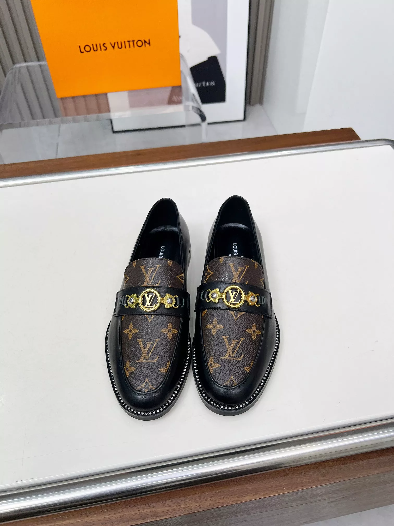 Louis Vuitton LV Oxfords Shoes For Women Sophisticated 5347