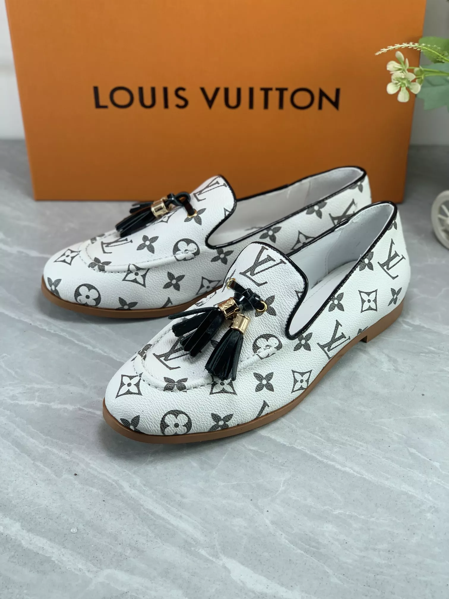 Louis Vuitton LV Oxfords Shoes For Women Stylish 9415