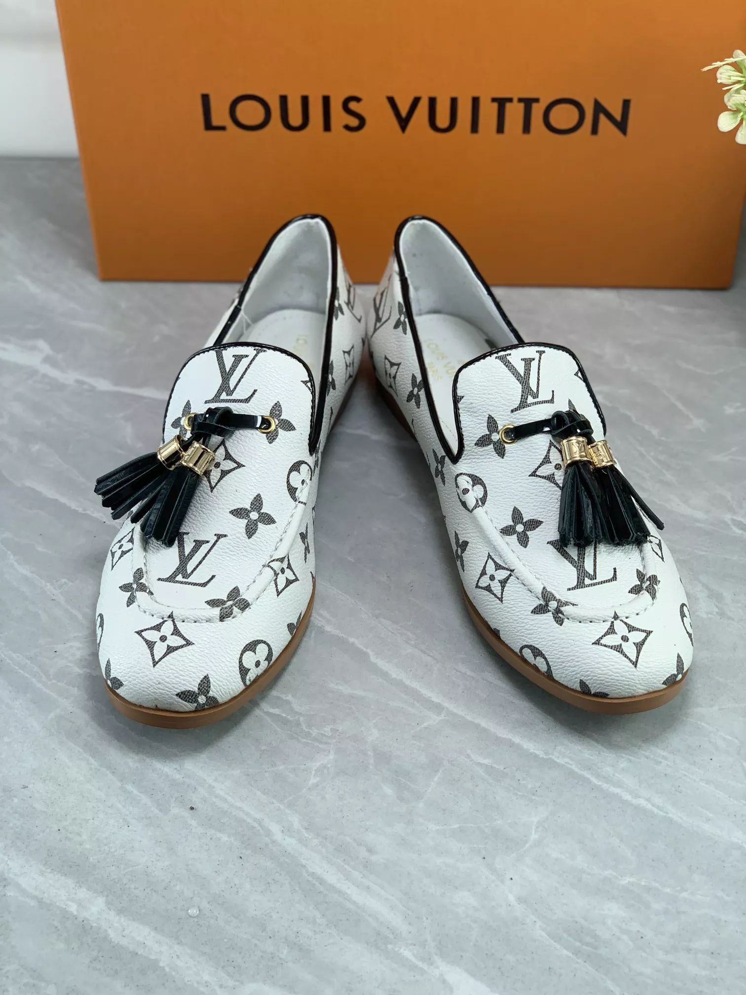 Louis Vuitton LV Oxfords Shoes For Women Stylish 9415