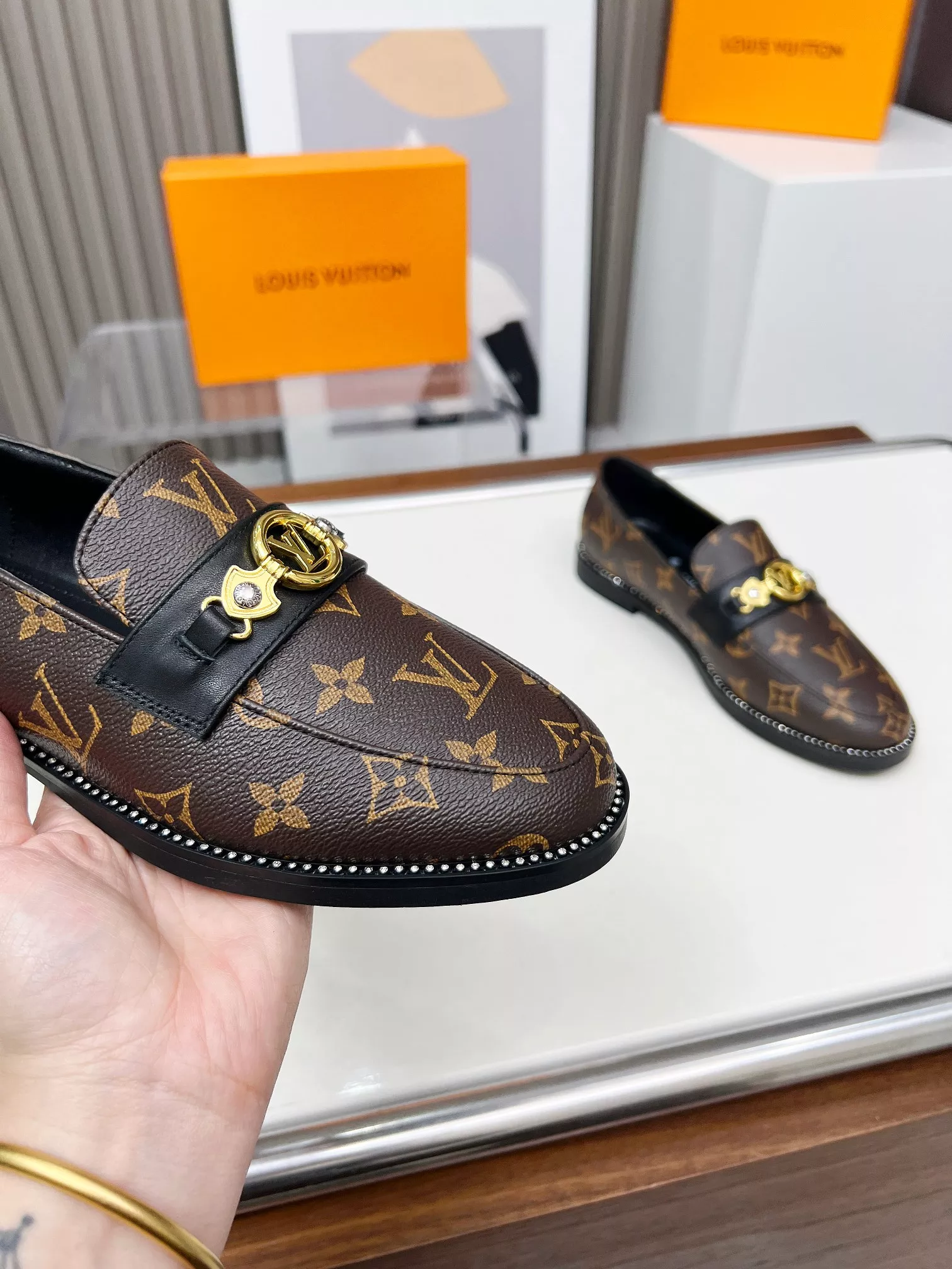 Louis Vuitton LV Oxfords Shoes For Women Vibrant 5373