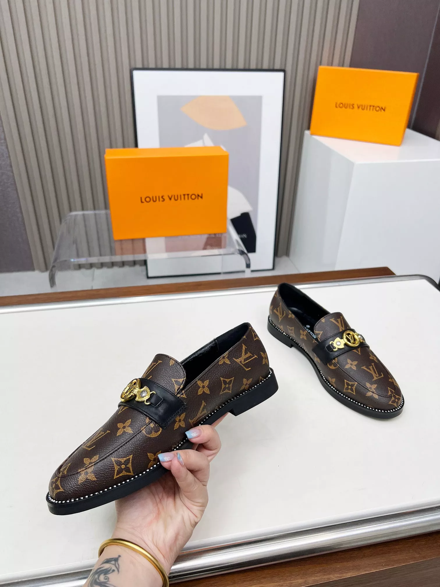 Louis Vuitton LV Oxfords Shoes For Women Vibrant 5373
