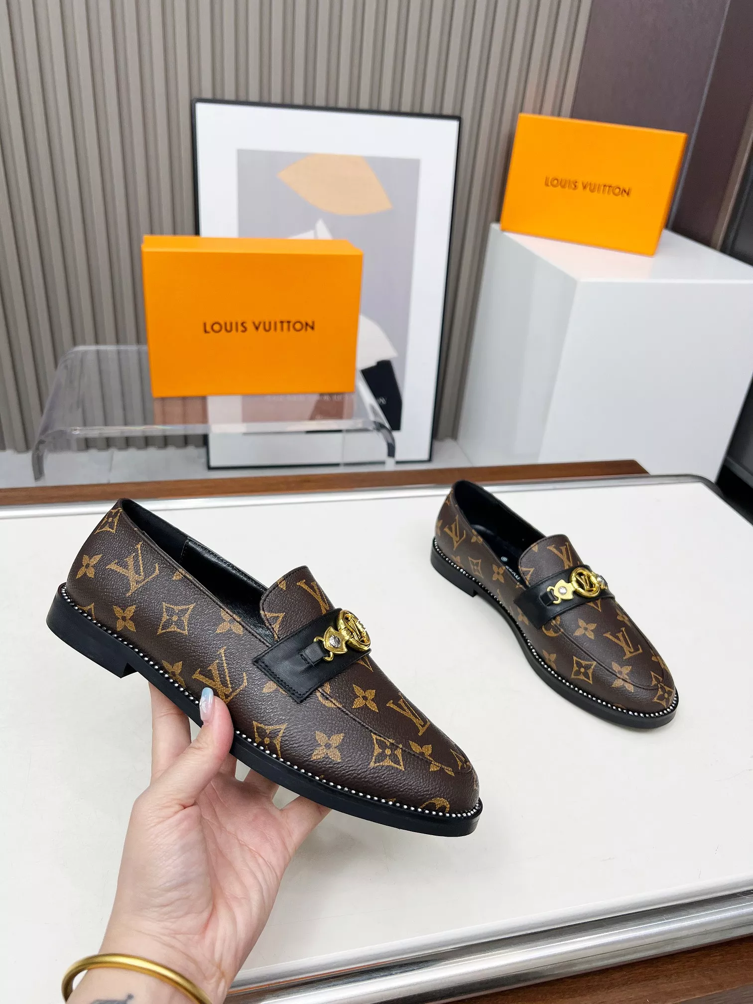 Louis Vuitton LV Oxfords Shoes For Women Vibrant 5373