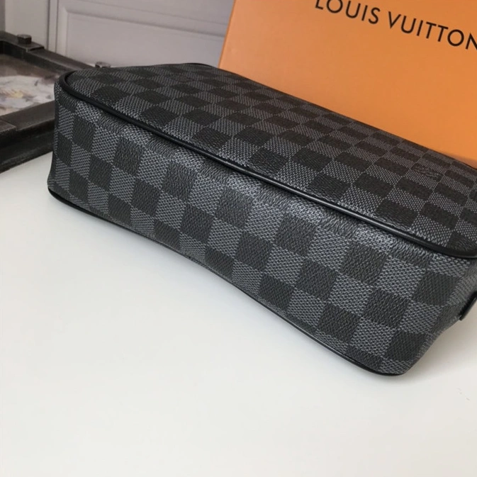 Louis Vuitton LV Quality Toiletry Kits Functional 8865