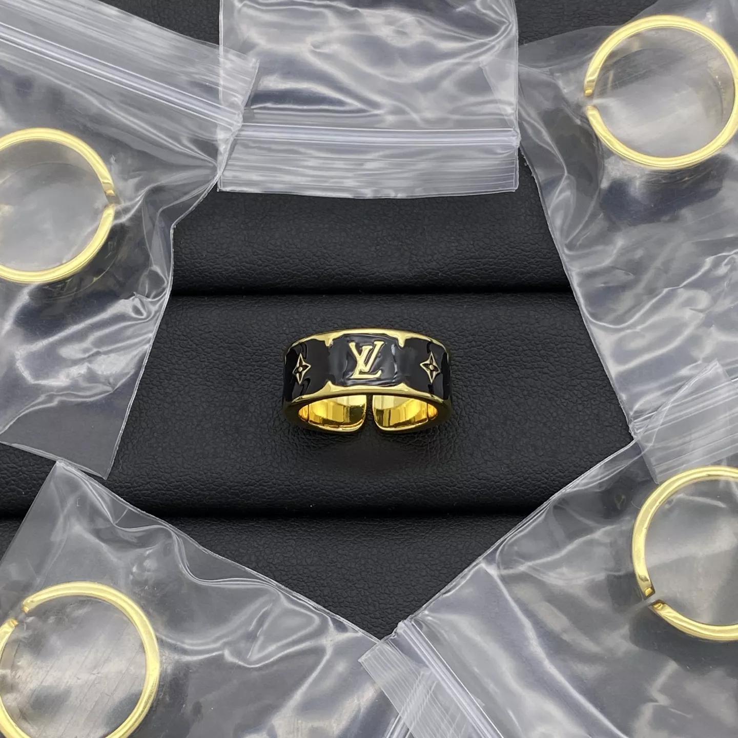 Louis Vuitton LV Rings Sleek 1289