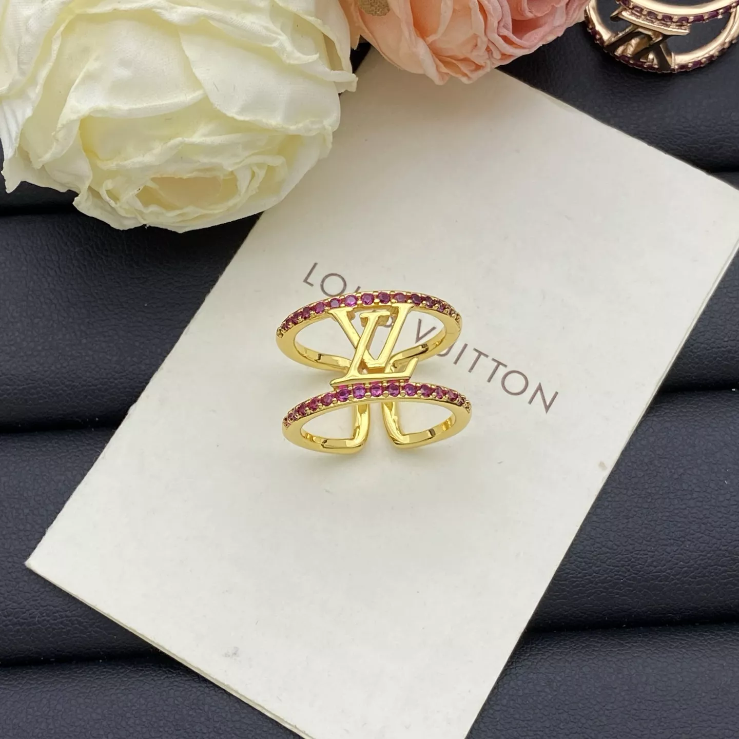 Louis Vuitton LV Rings Sophisticated 856