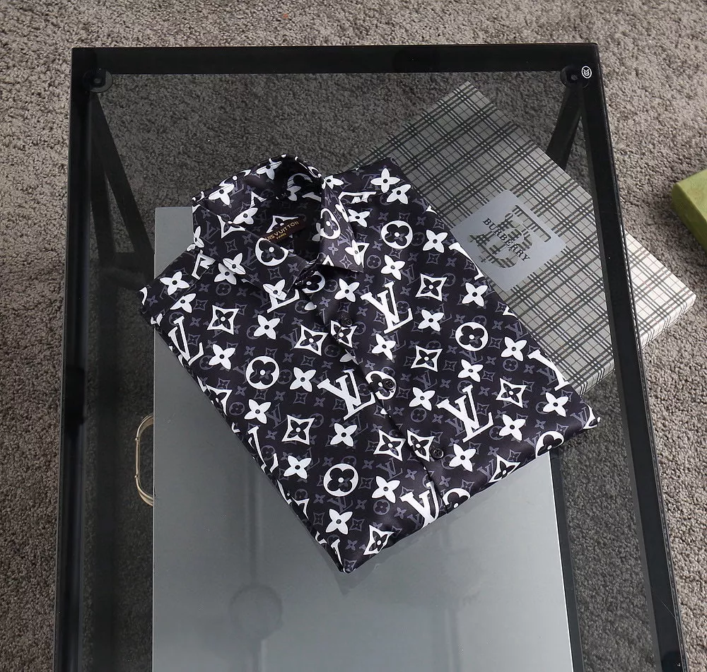 Louis Vuitton LV Shirts Long Sleeved For Men Comfortable 8022