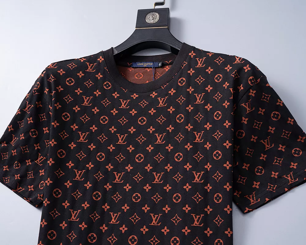 Louis Vuitton LV T-Shirts Short Sleeved For Men Comfortable 2609